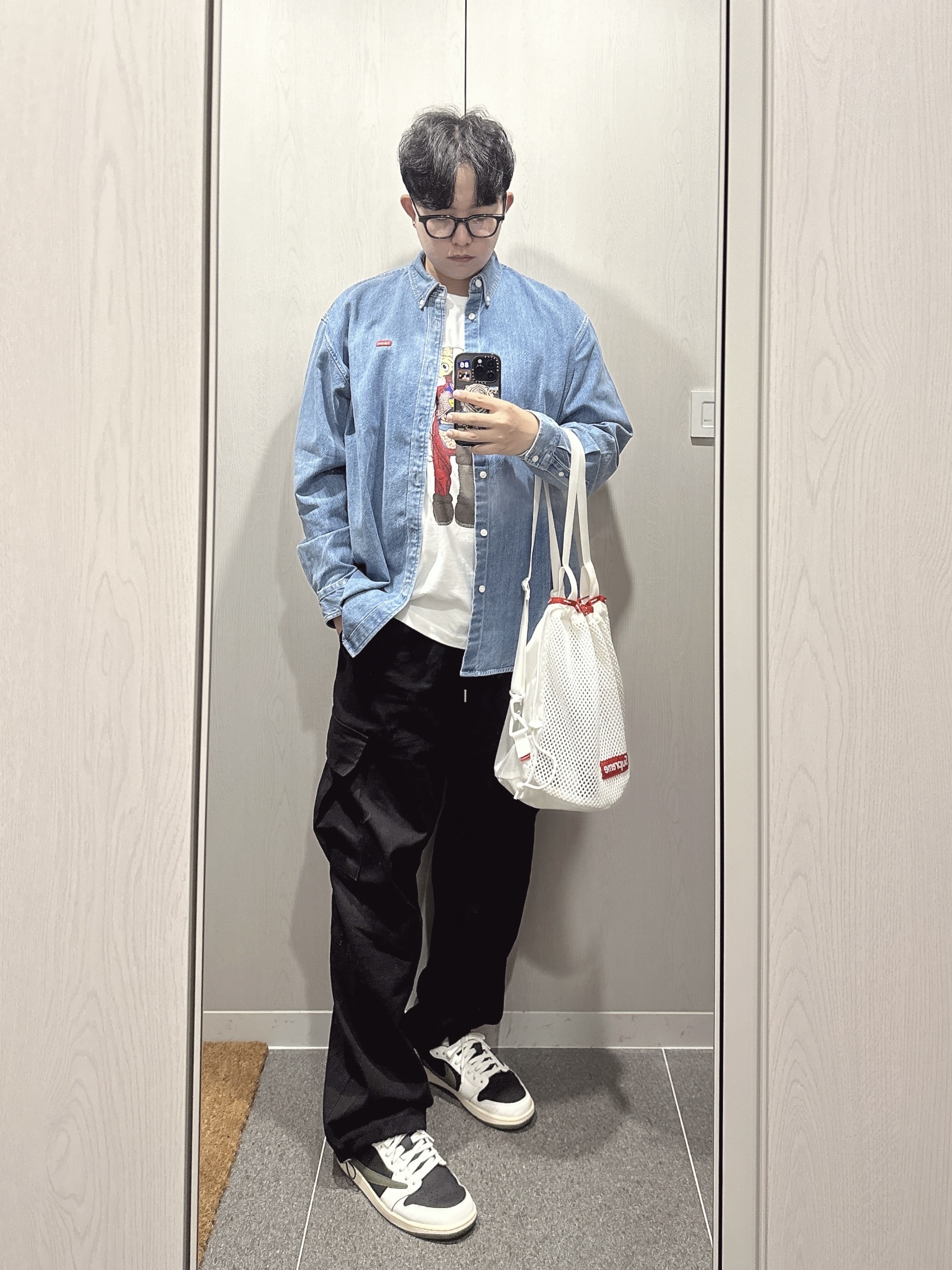 (W) Jordan 1 x Travis Scott Retro Low OG SP Medium Olive, Supreme Mesh Small Backpack White - 23SS 착용 스타일