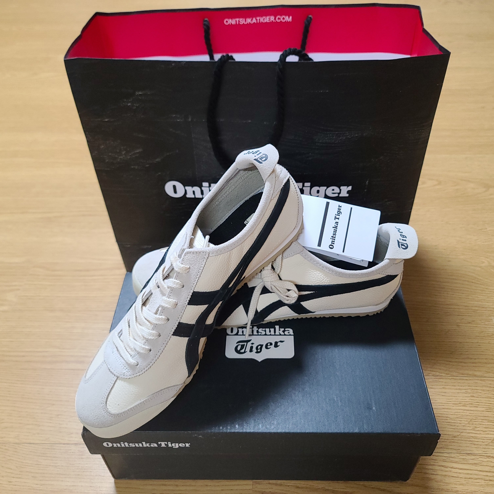Onitsuka Tiger Mexico 66 Vintage White Black 착용 스타일 - 2