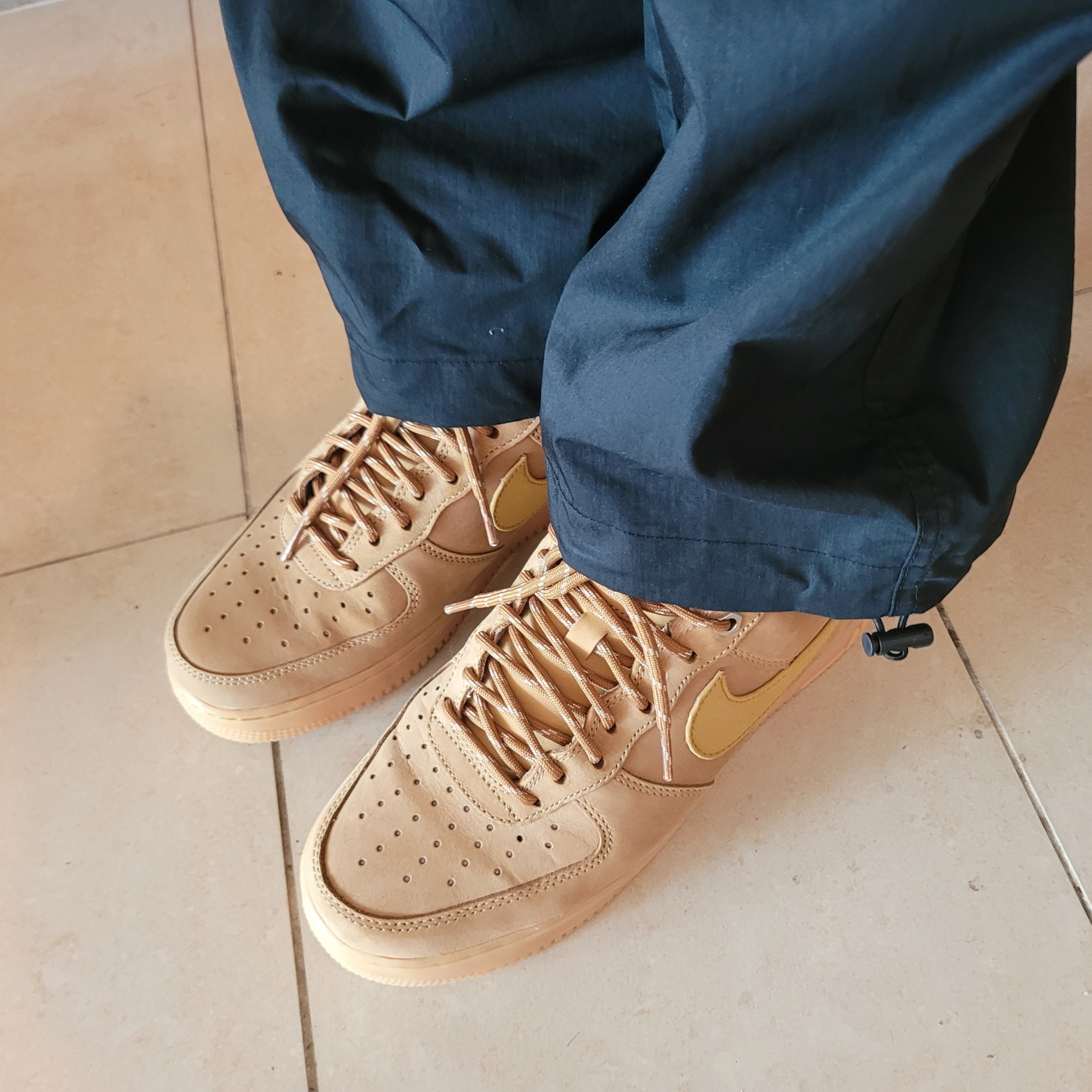 Nike Air Force 1 '07 WB Flax 착용 스타일