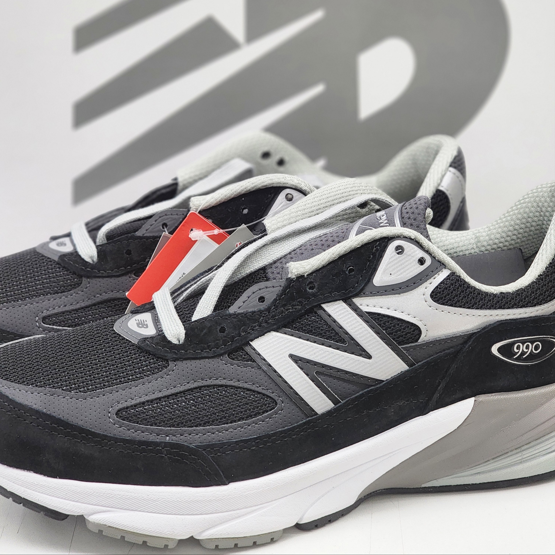 New Balance 990v6 Made in USA Black White 착용 스타일 - 2