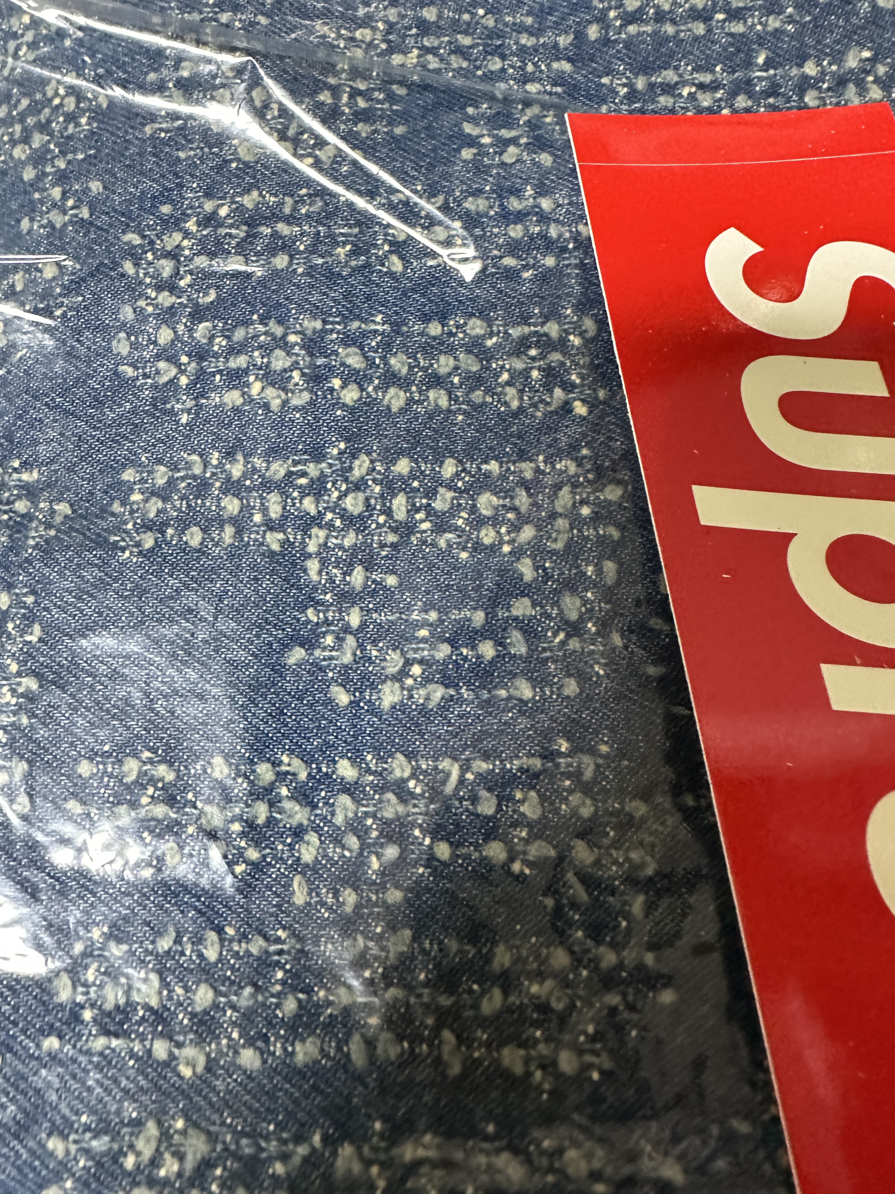 Supreme Needle Punch Regular Jean Washed Blue - 23FW 착용 스타일