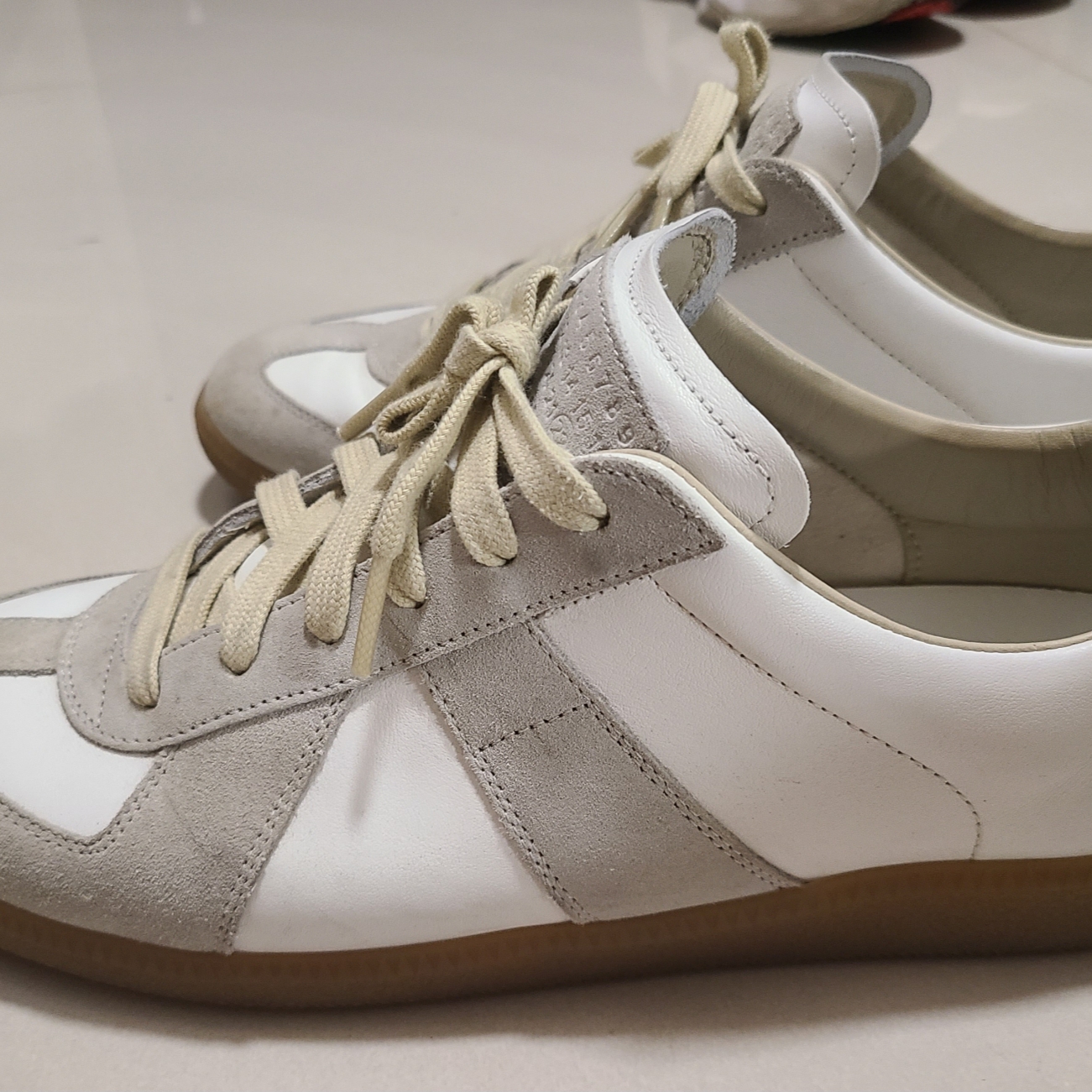 Maison Margiela Calfskin Replica Sneakers 착용 스타일 - 1