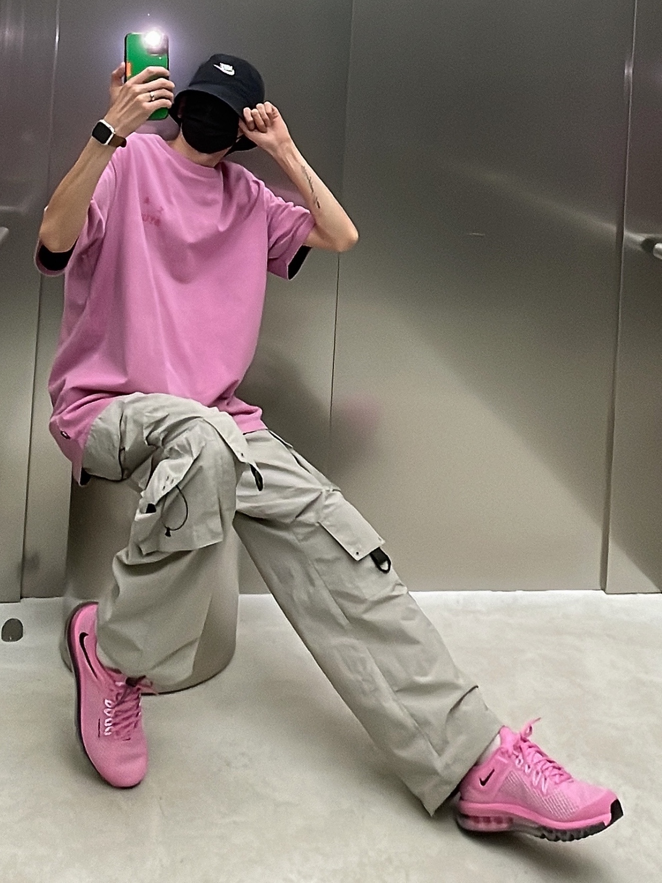 Nike x Stussy Air Max 2013 Psychic Pink, IAB Studio Pigment T-Shirt Magenta 착용 스타일 - 1