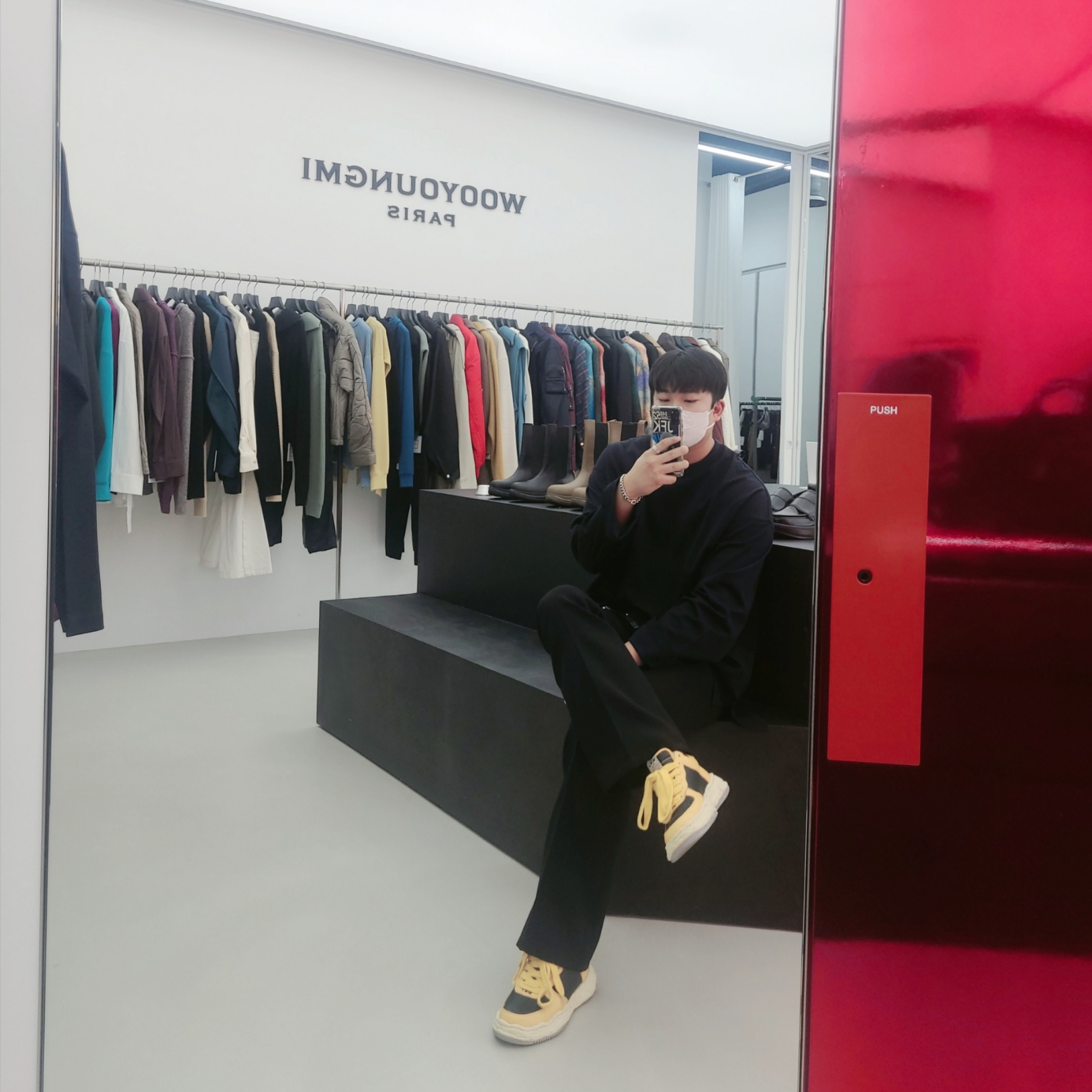 Maison Mihara Yasuhiro Wayne VL OG Sole Leather Low-top Sneakers Yellow Black 착용 스타일