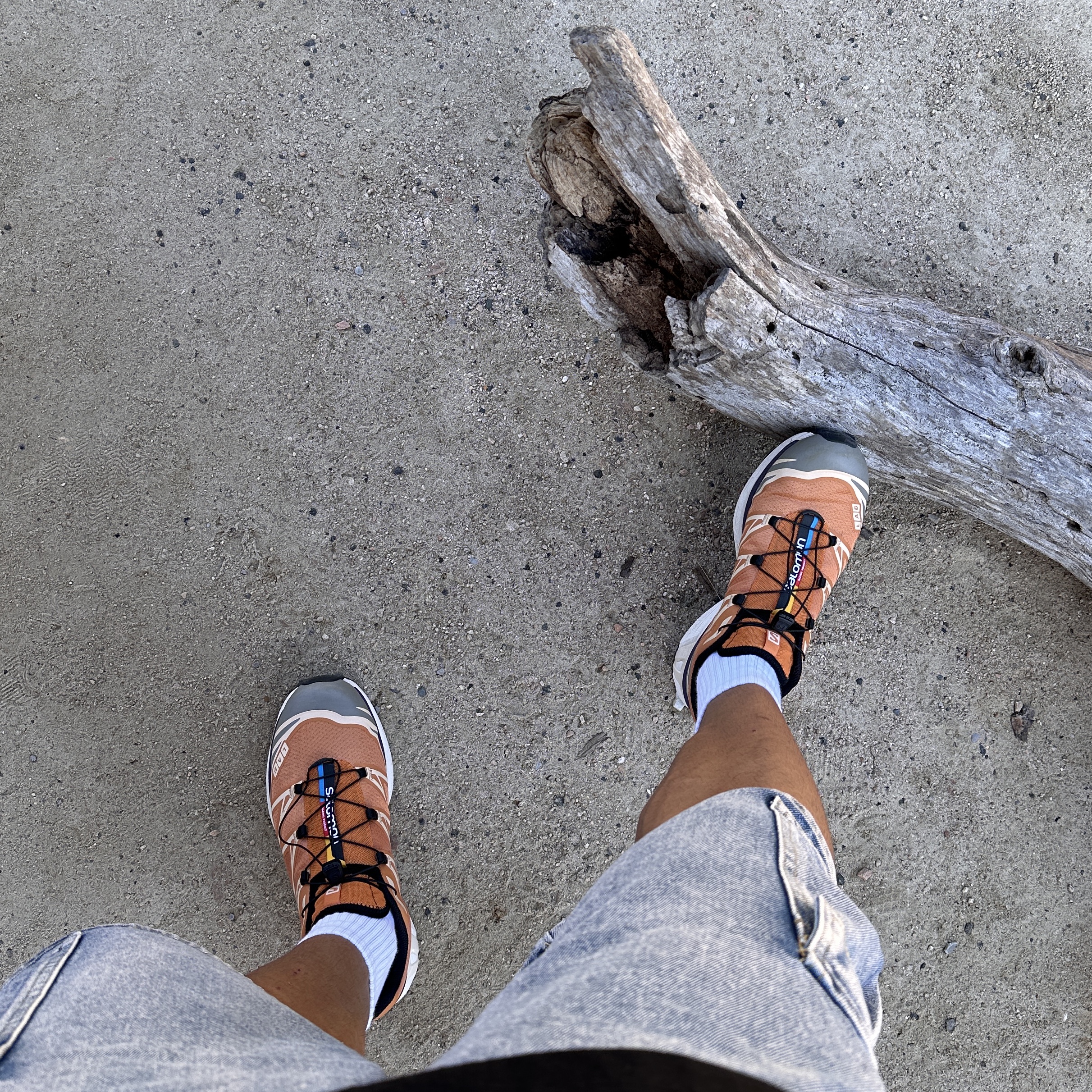 Salomon XT-6 Apricot Buff 착용 스타일