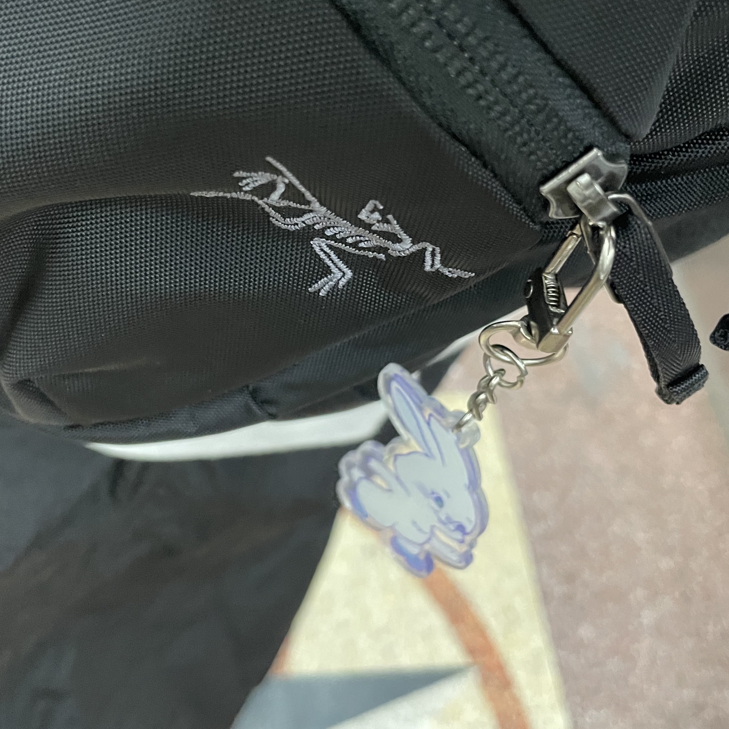 Salomon XT-6 Gore-Tex Black Ebony, Arc'teryx Mantis 1 Waistpack Black 착용 스타일 - 2