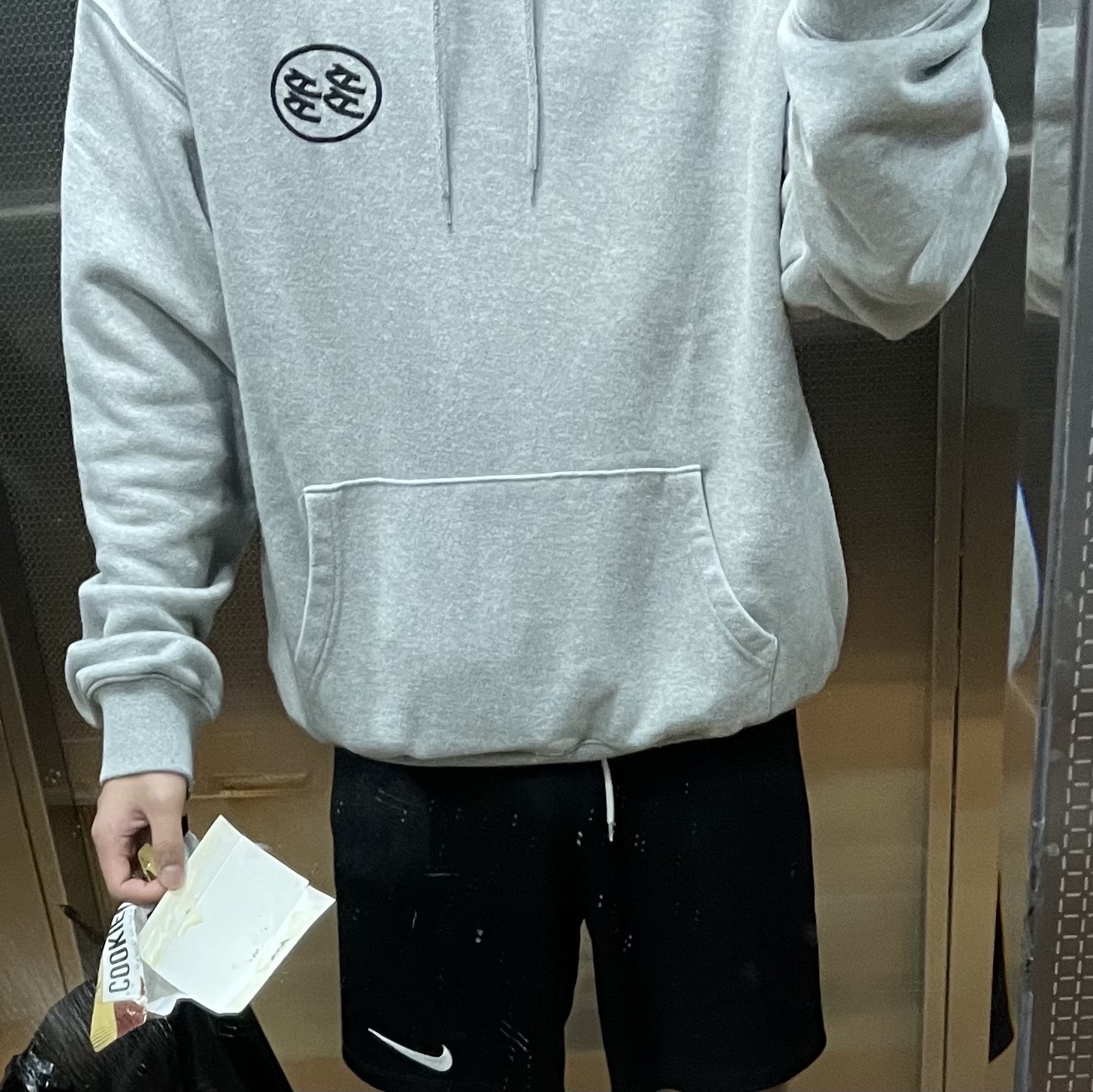 Dada Logo Hoodie Grey 착용 스타일