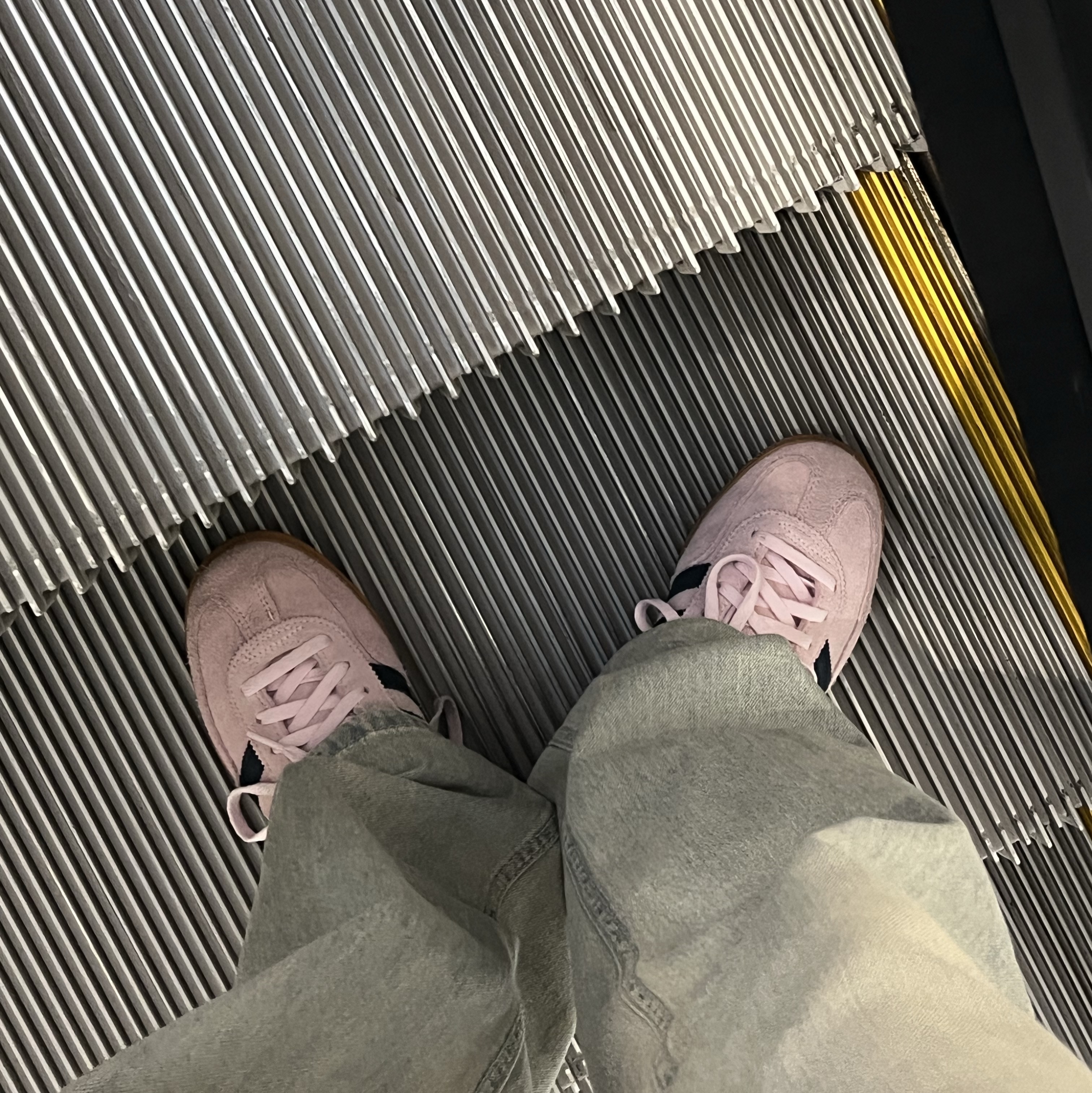(W) Adidas Spezial Handball Clear Pink 착용 스타일 - 1