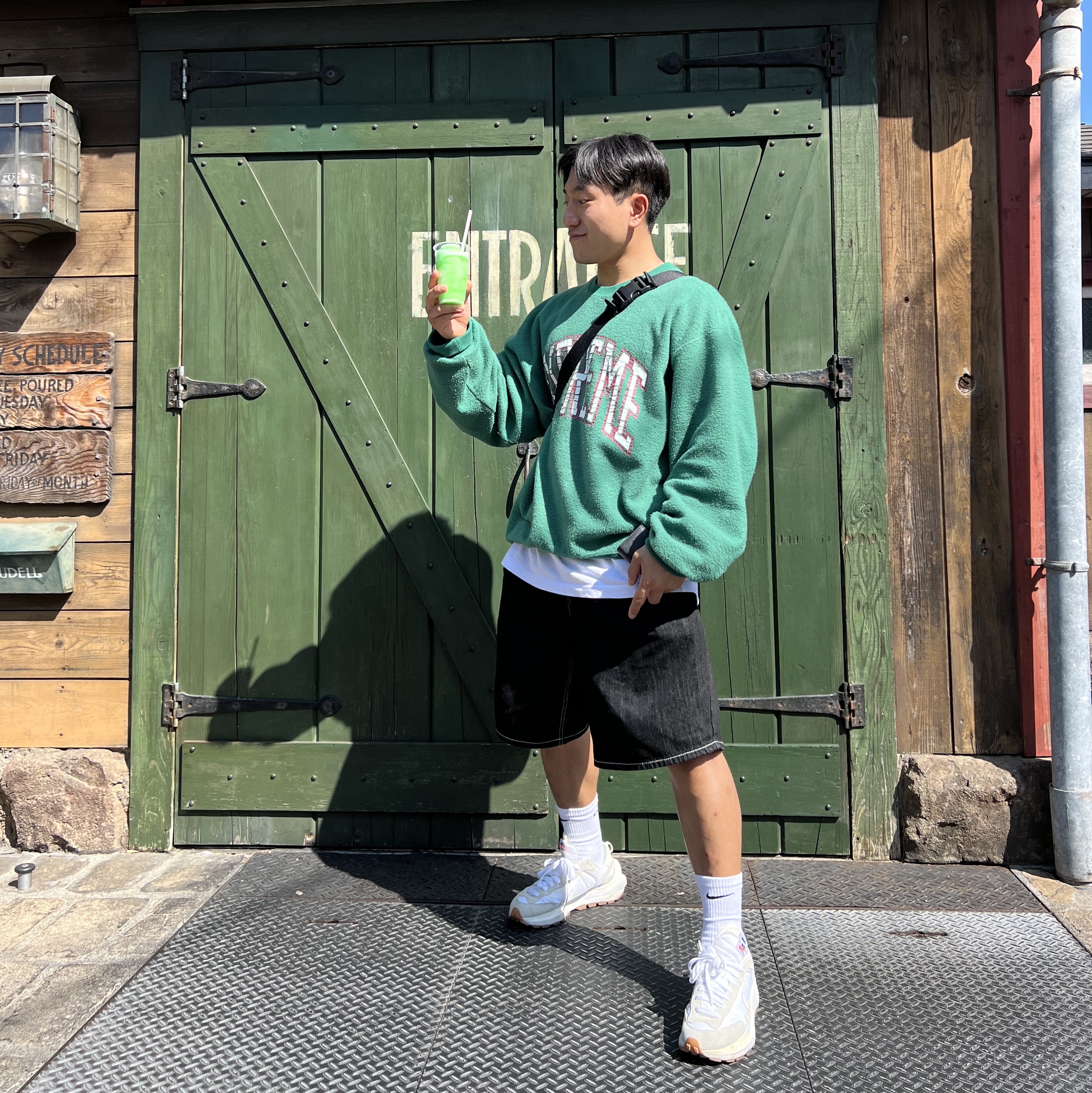 Supreme Inside Out Crewneck Light Pine - 23FW, Nike x Sacai VaporWaffle White and Gum 착용 스타일