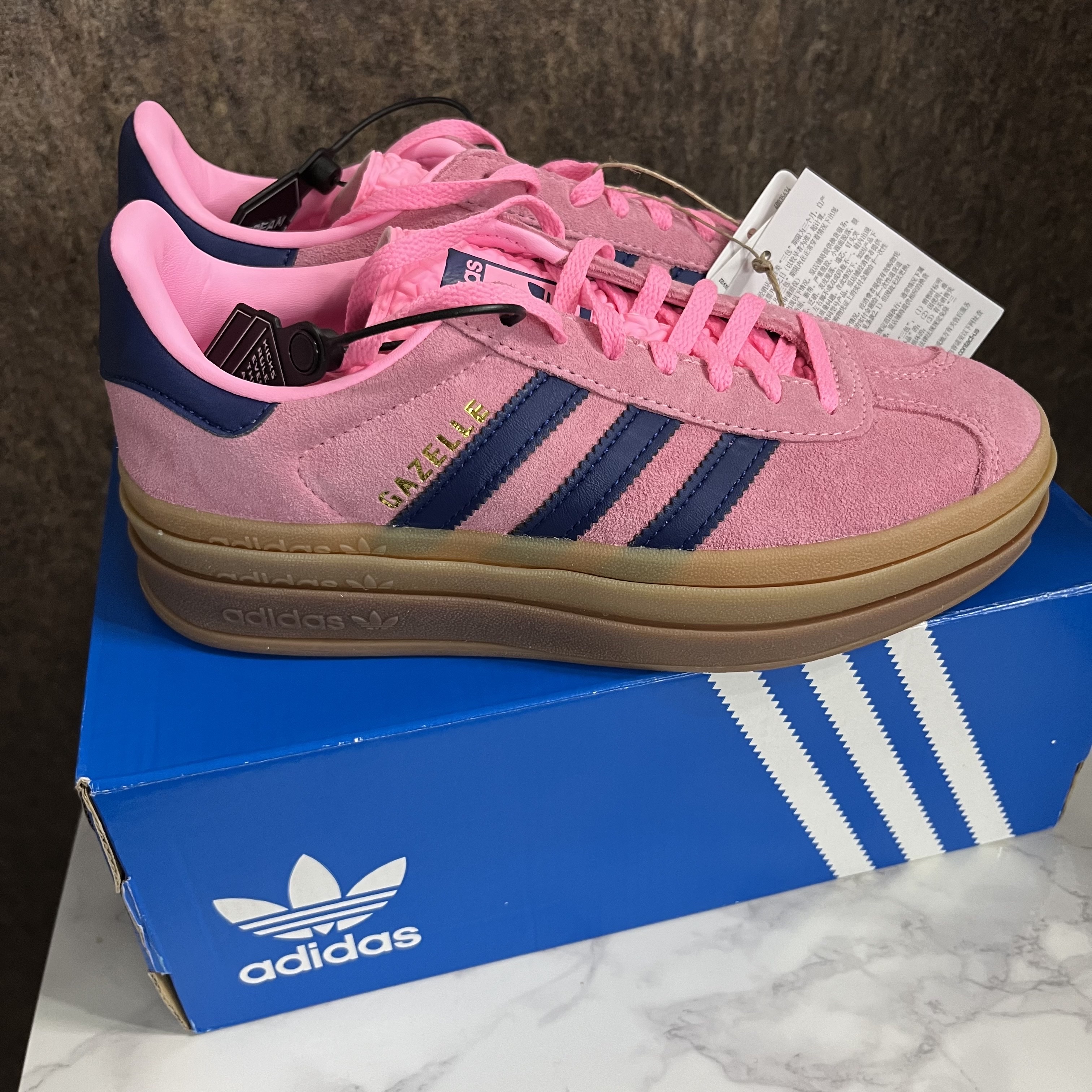 (W) Adidas Gazelle Bold Pink Glow Victory Blue 착용 스타일 - 1