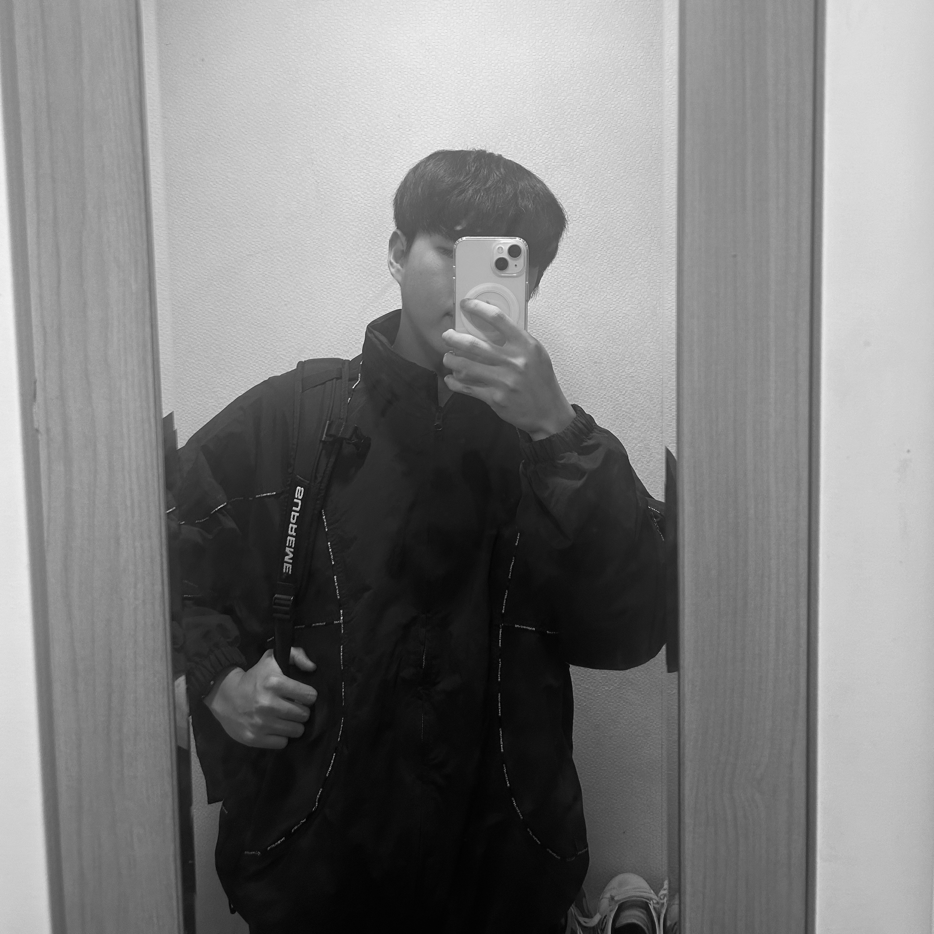 Supreme Logo Piping Hooded Track Jacket Black - 23FW, Supreme Backpack Black - 22FW 착용 스타일