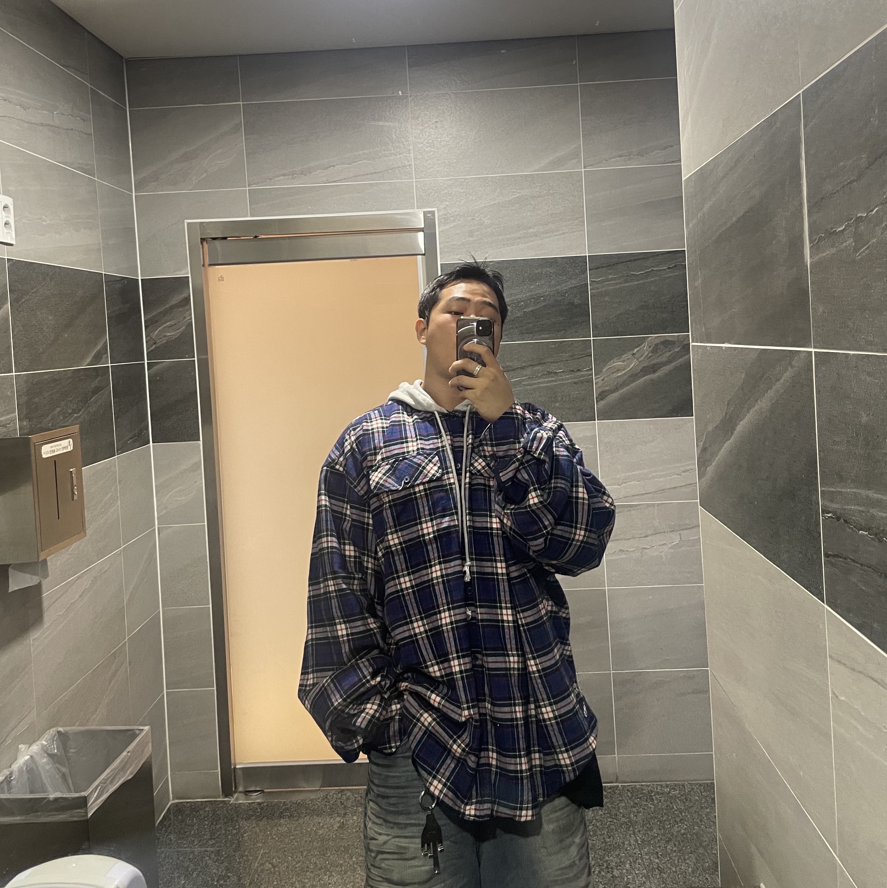 Project G/R Reversible Hoodie Check Shirts Navy, Project G/R Reworked Bermuda Shorts Blue 착용 스타일