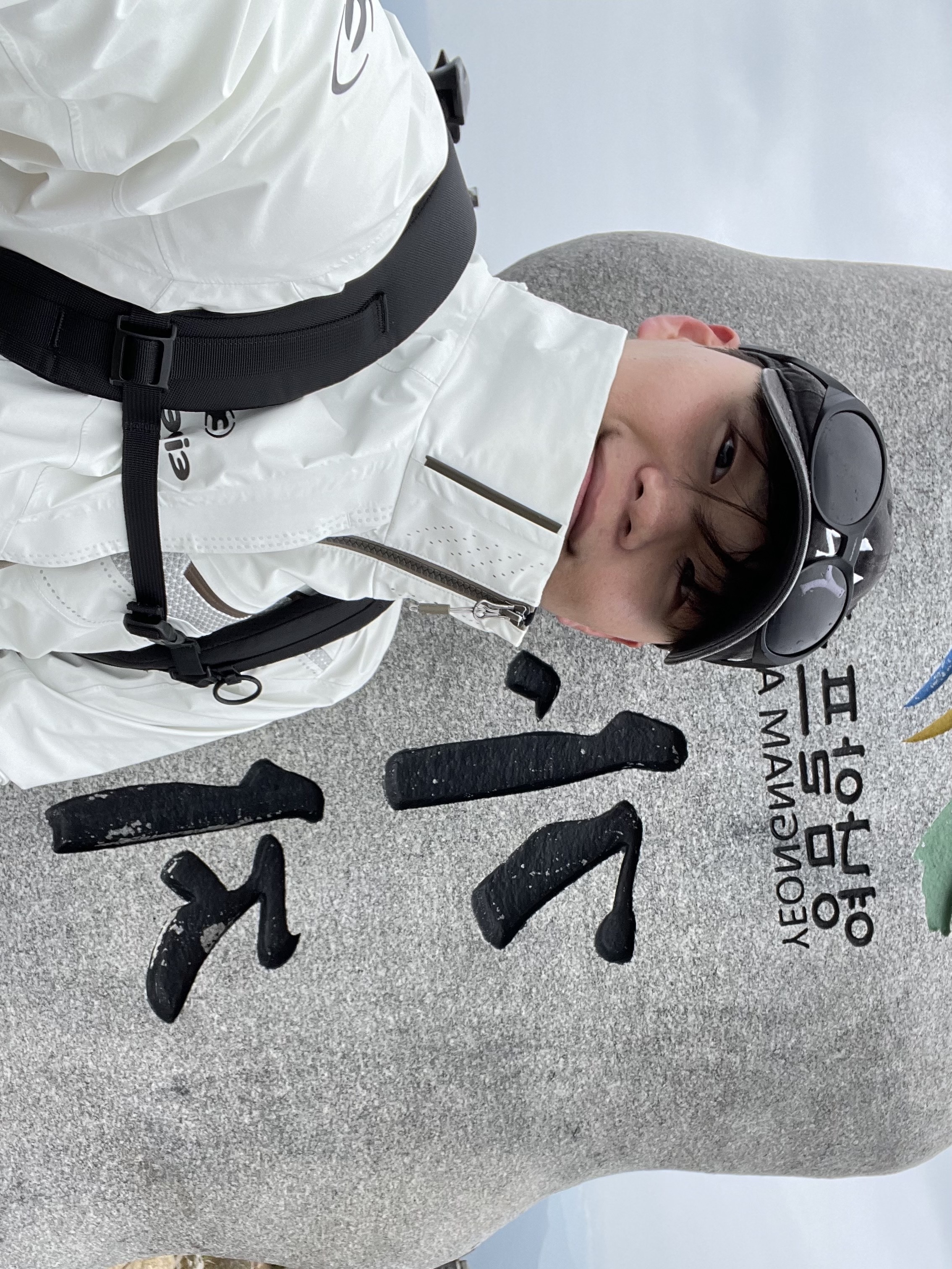 Salomon XT-6 Gore-Tex Black Ebony, Arc'teryx Mantis 32 Backpack Black 착용 스타일 - 1