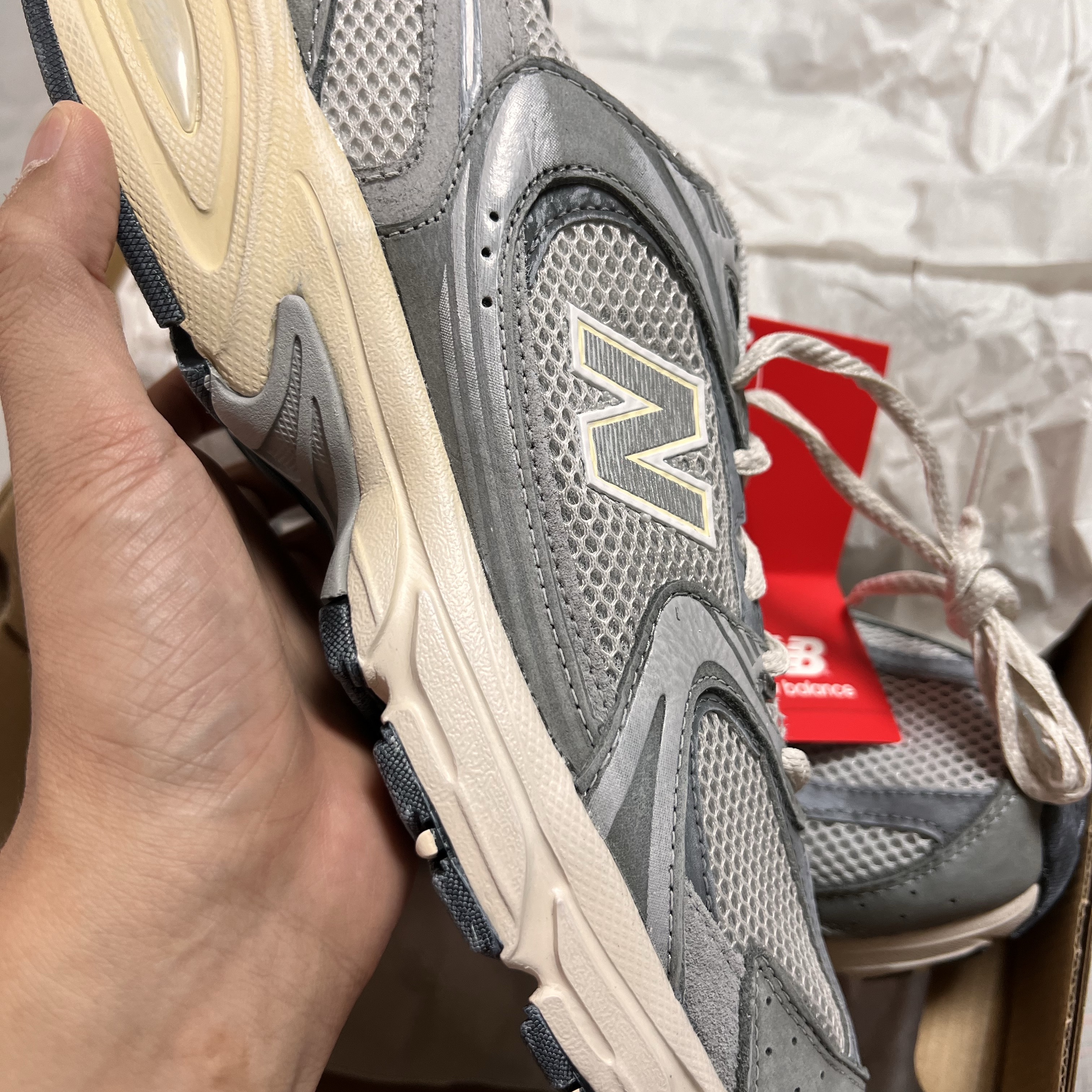 New Balance 530 Premium Vintage Grey Matter 착용 스타일 - 3