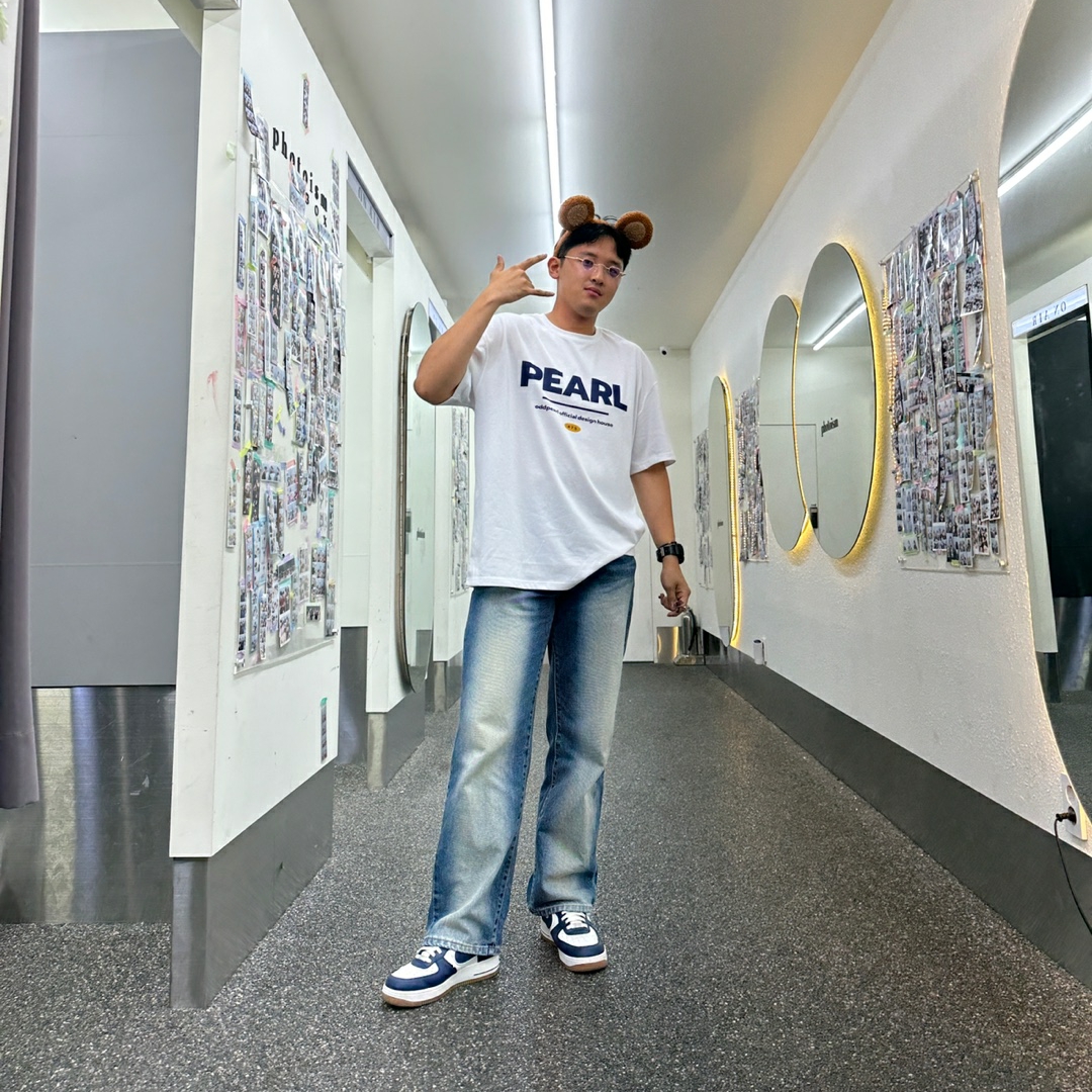 Nike Air Force 1 '07 LV8 Midnight Navy 착용 스타일