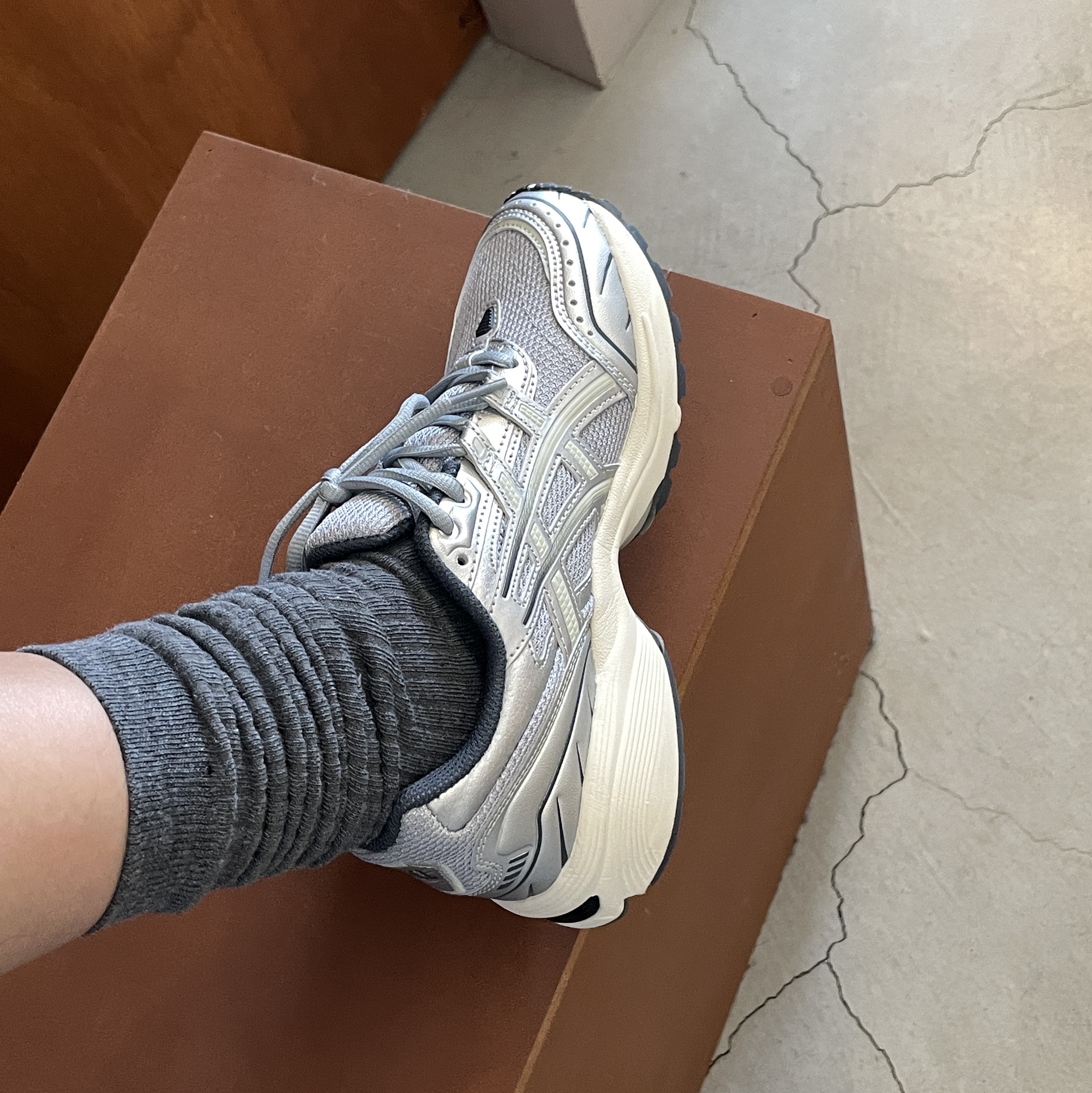Asics Gel-1090 Piedmont Grey 착용 스타일 - 2