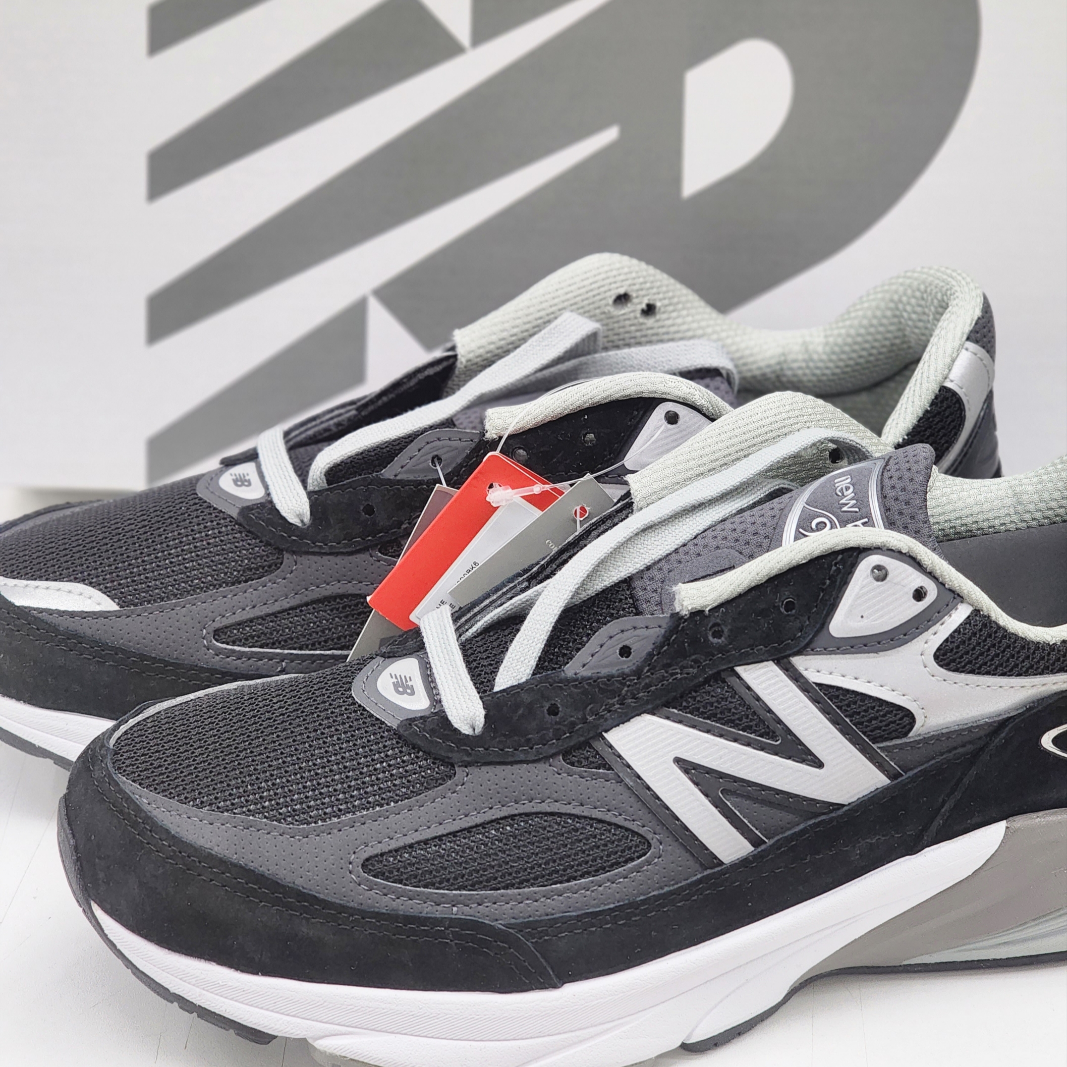 New Balance 990v6 Made in USA Black White 착용 스타일 - 3
