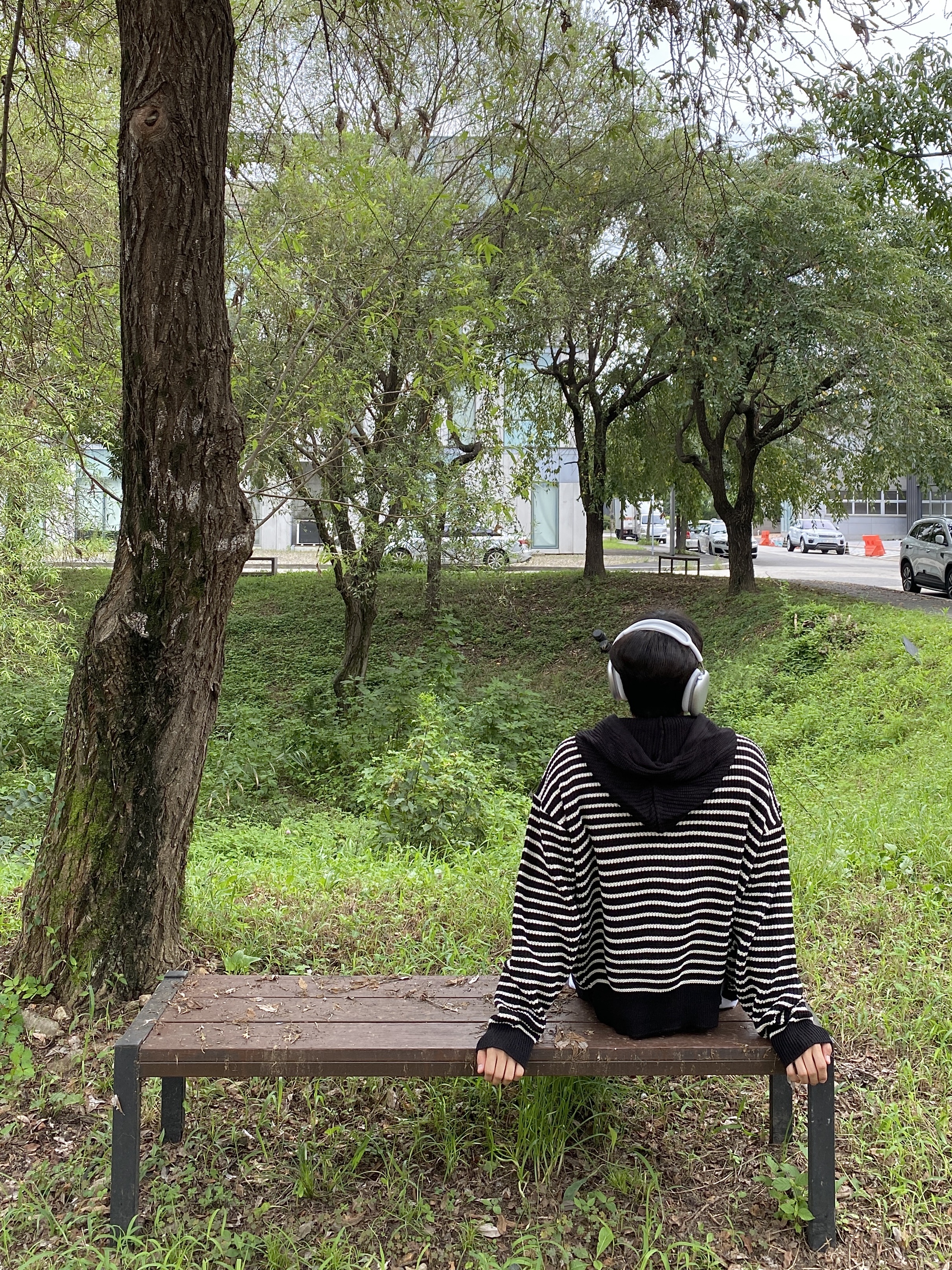 Maison Mihara Yasuhiro Blakey OG Sole Leather Low-top Sneakers Black, Apple AirPods Max Lightning Silver (Korean Ver.) 착용 스타일 - 3