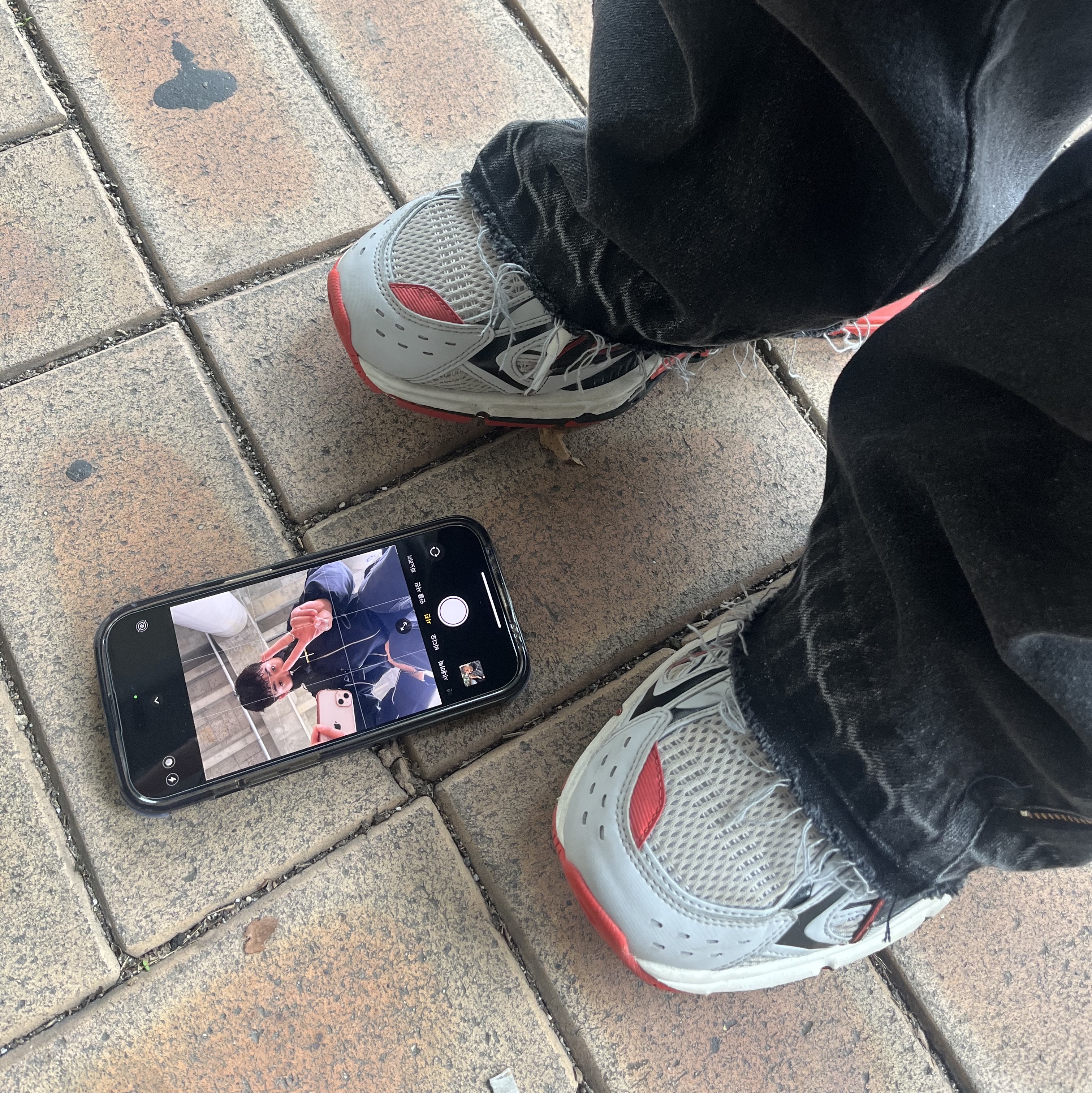 Balenciaga X-Pander Sneakers Red Silver 착용 스타일