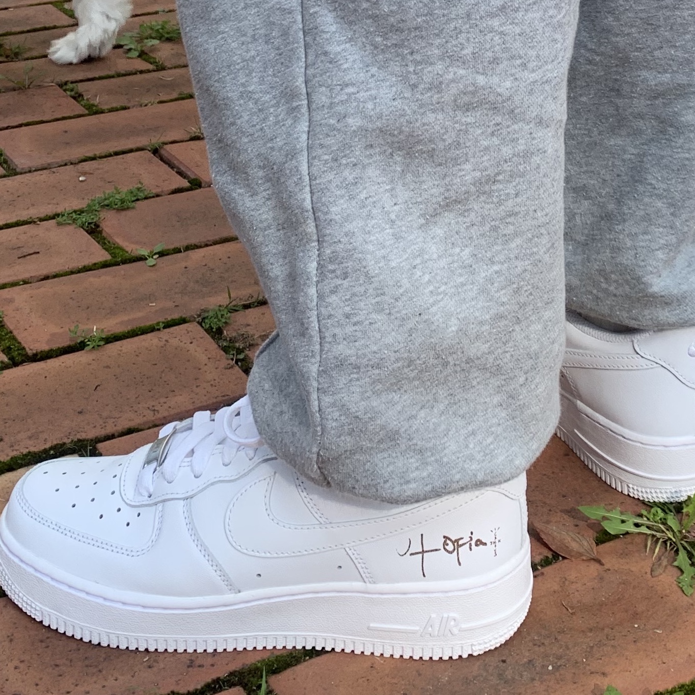 Nike x Travis Scott Air Force 1 '07 Low Cactus Jack Utopia Edition White 착용 스타일