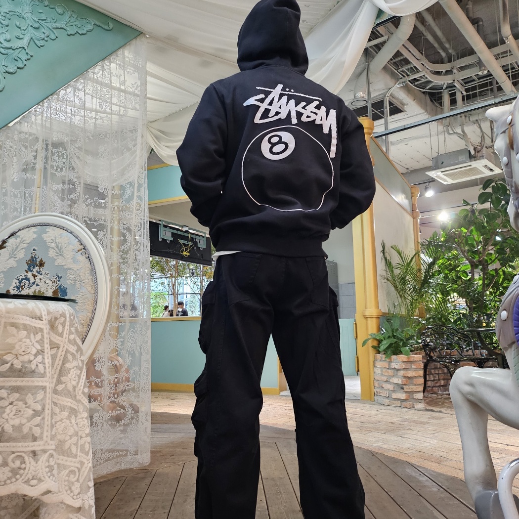 Stussy 8 Ball Zip Hoodie Black - 22SS, Zara Utility Pocket Pants Black 착용 스타일 - 1