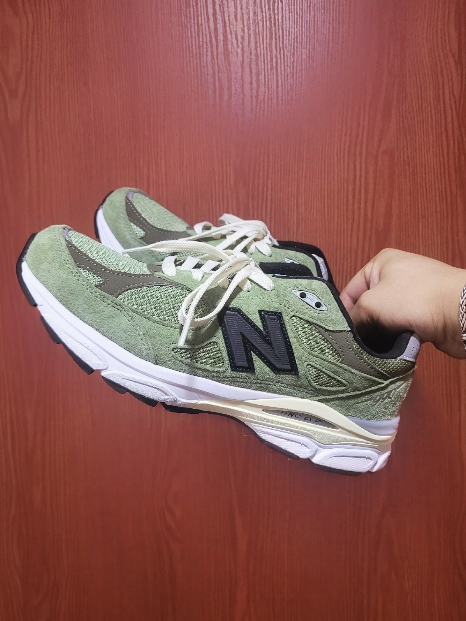 New Balance x JJJJound 990v3 Olive 착용 스타일