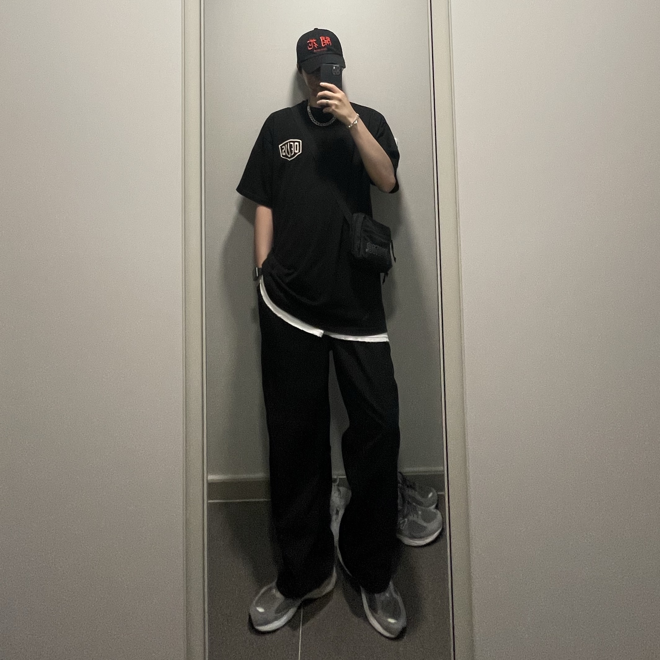 New Balance 2002R Marblehead White, Darkr8m Studio x Tanaka Flowering Cap Black Red 착용 스타일