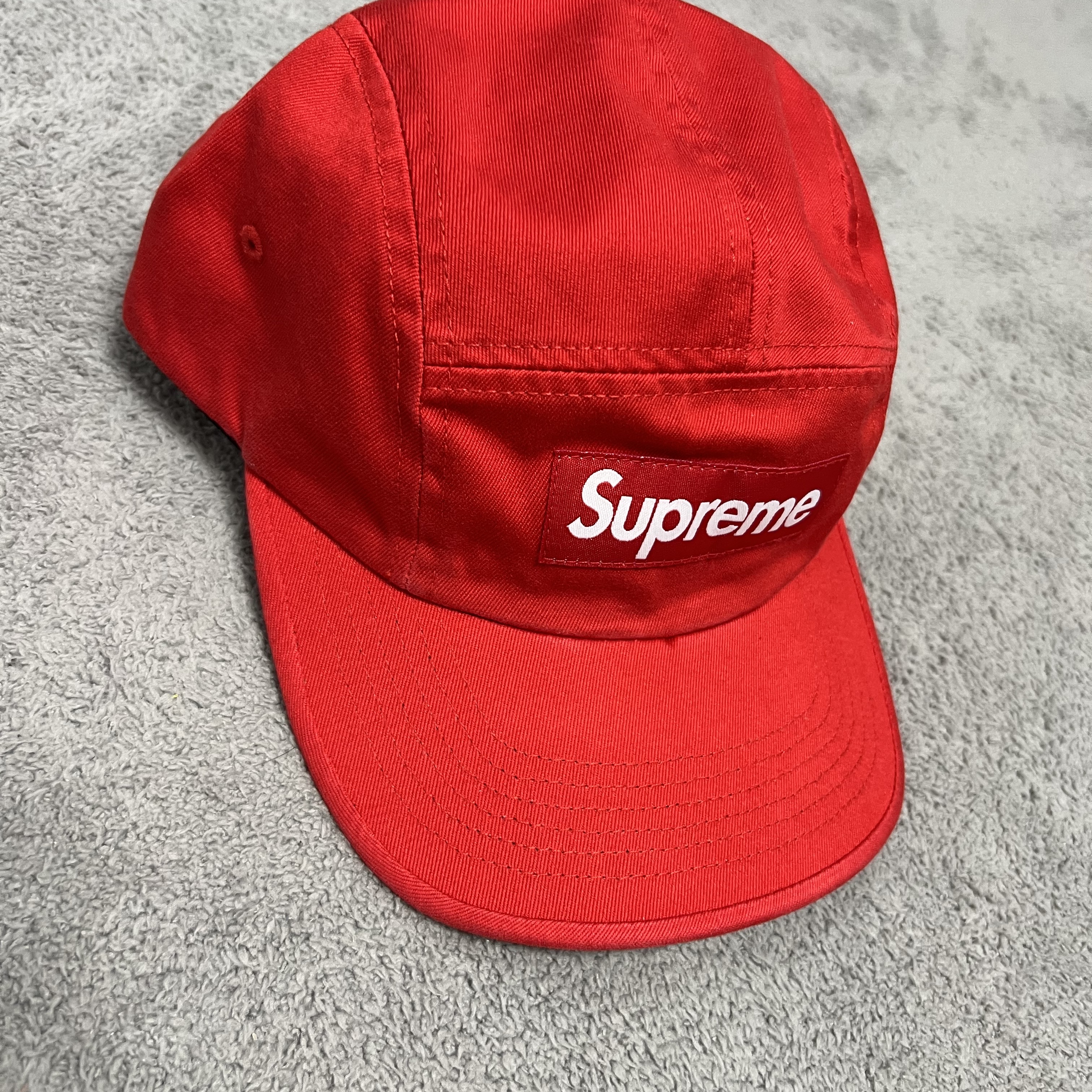 Supreme Washed Chino Twill Camp Cap Red 착용 스타일