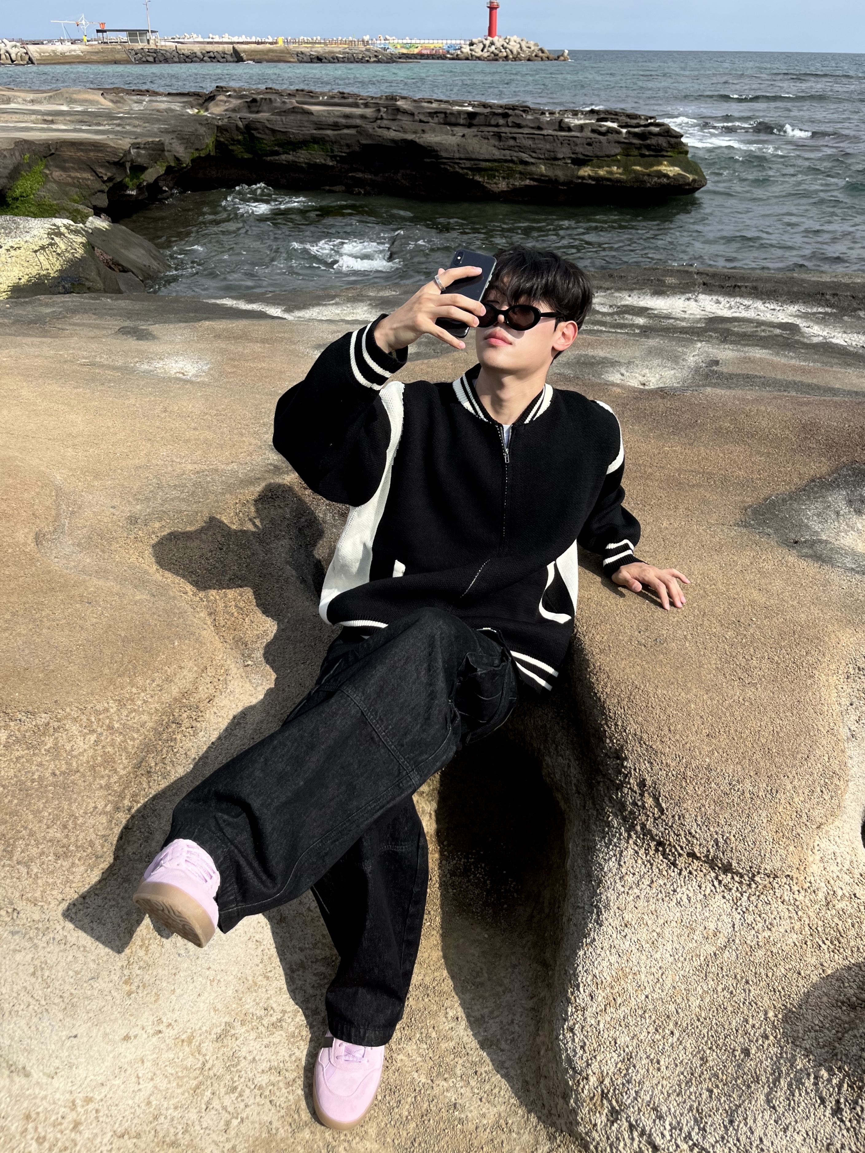 Adidas x Mark Gonzales Aloha Super Light Orchid Core Black 착용 스타일 - 4