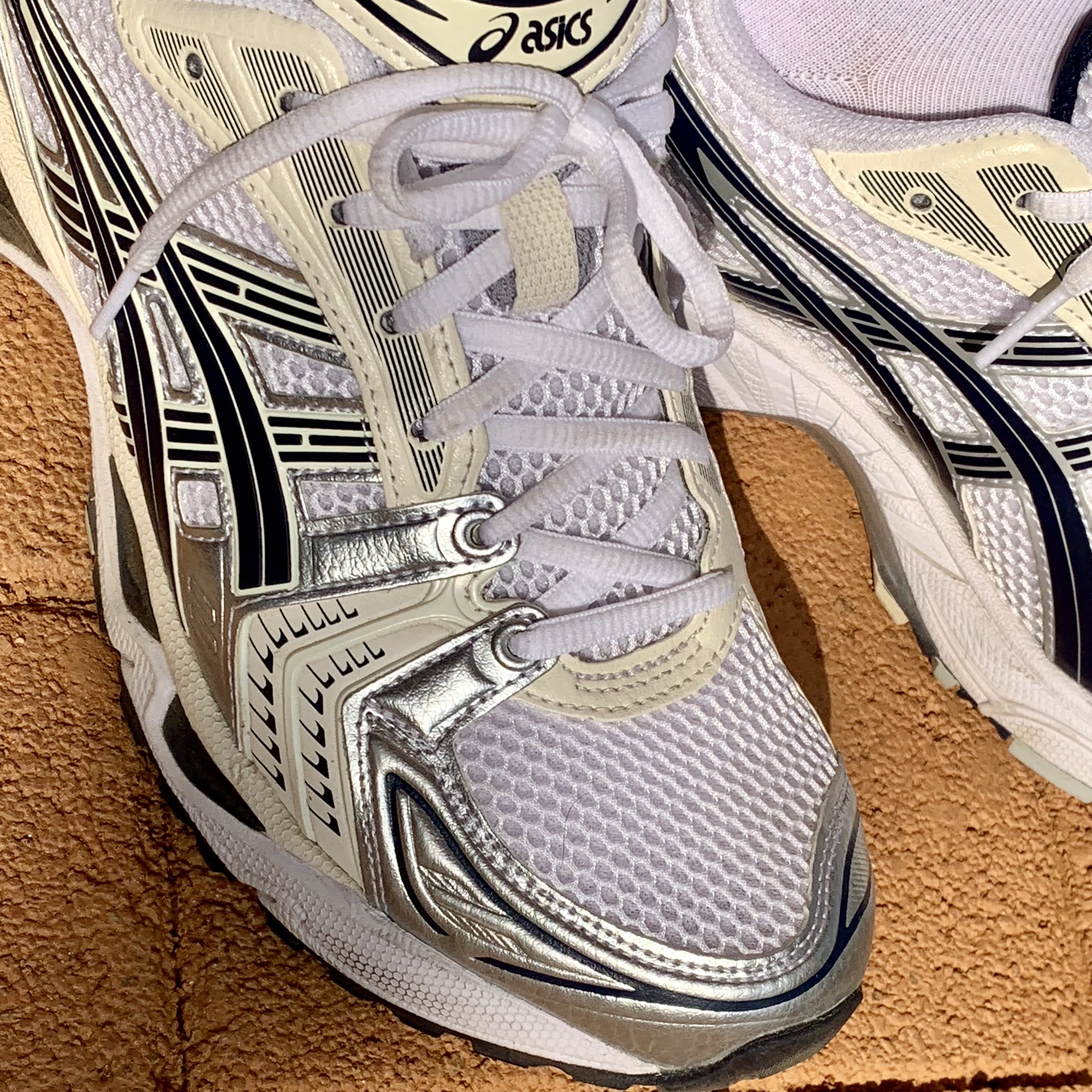 (W) Asics Gel-Kayano 14 White Midnight 착용 스타일 - 3