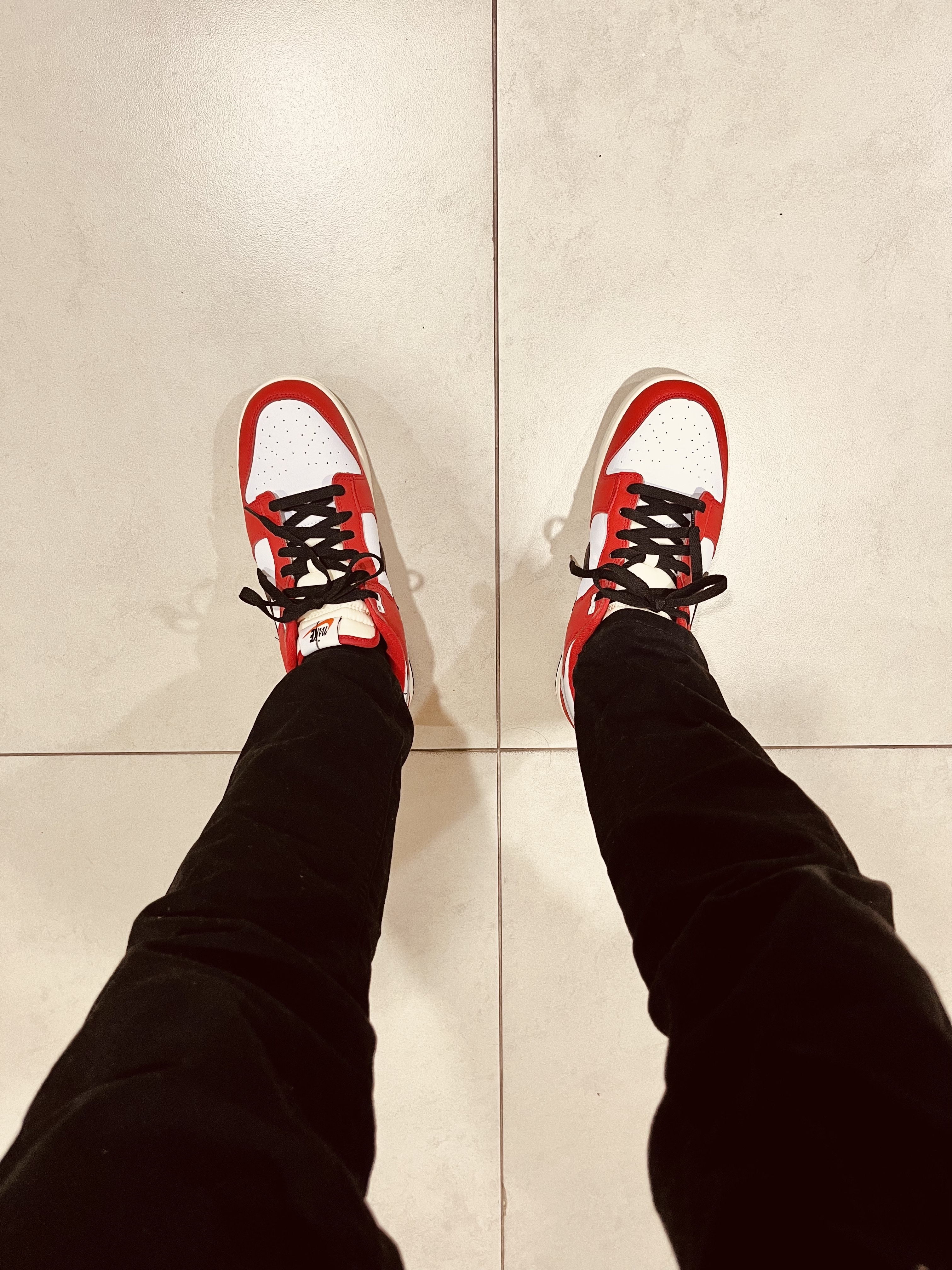 Nike Dunk Low Retro PRM University Red Black 착용 스타일 - 2