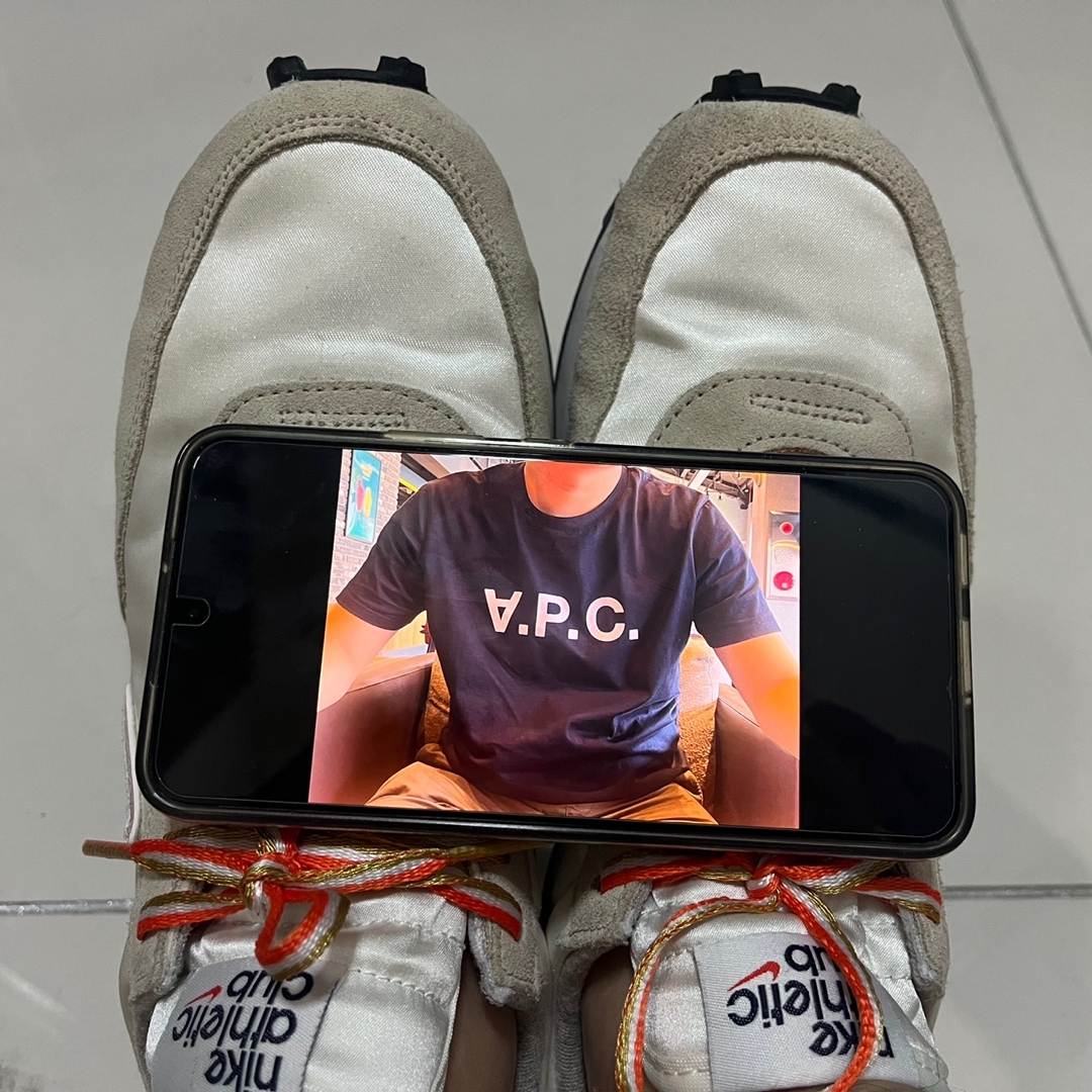 A.P.C. VPC T-Shirt Dark Navy, (W) Nike Daybreak SE Sail Rush Orange 착용 스타일