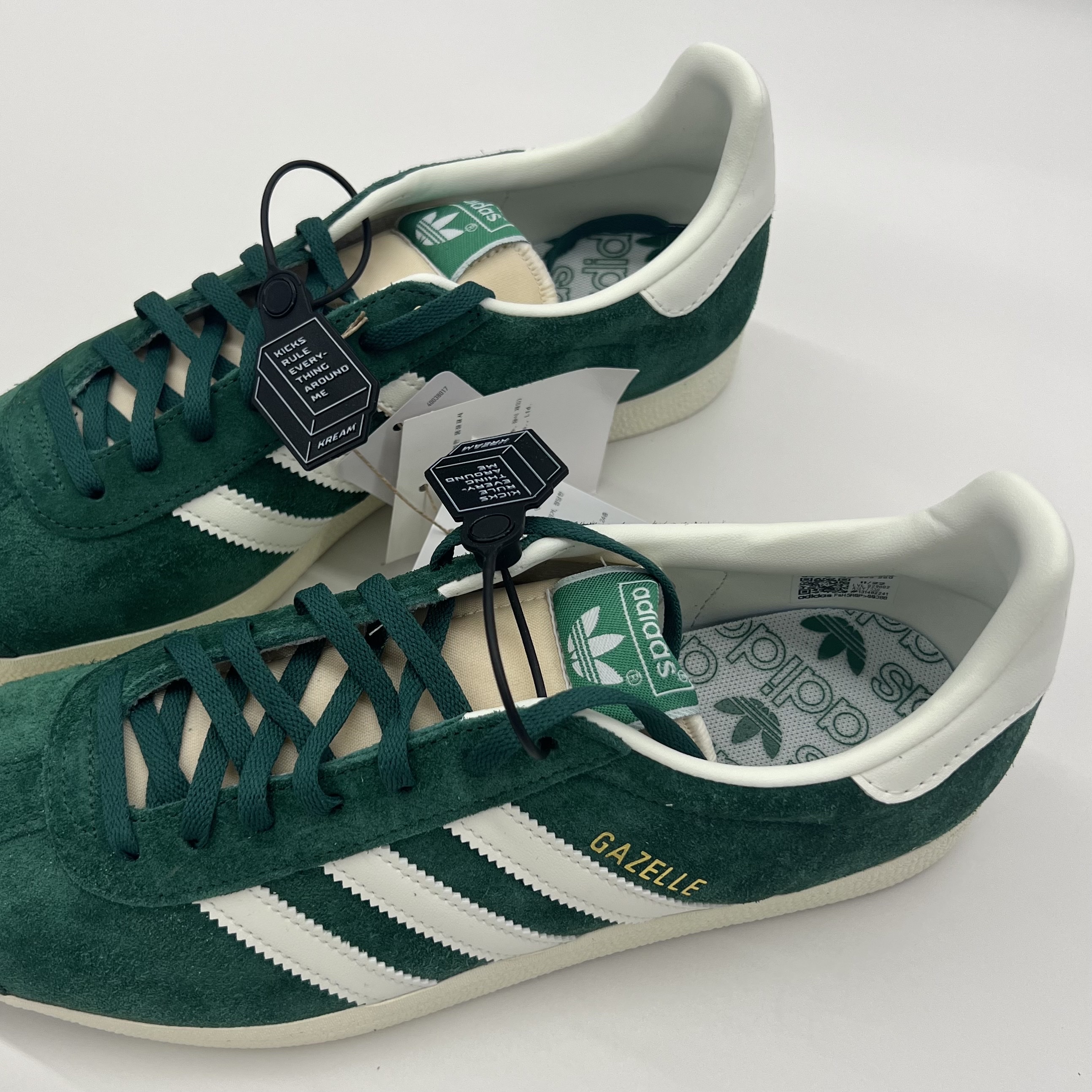 Adidas Gazelle Dark Green Cream White, (W) Adidas Gazelle Bold Core Black Cloud White 착용 스타일 - 3