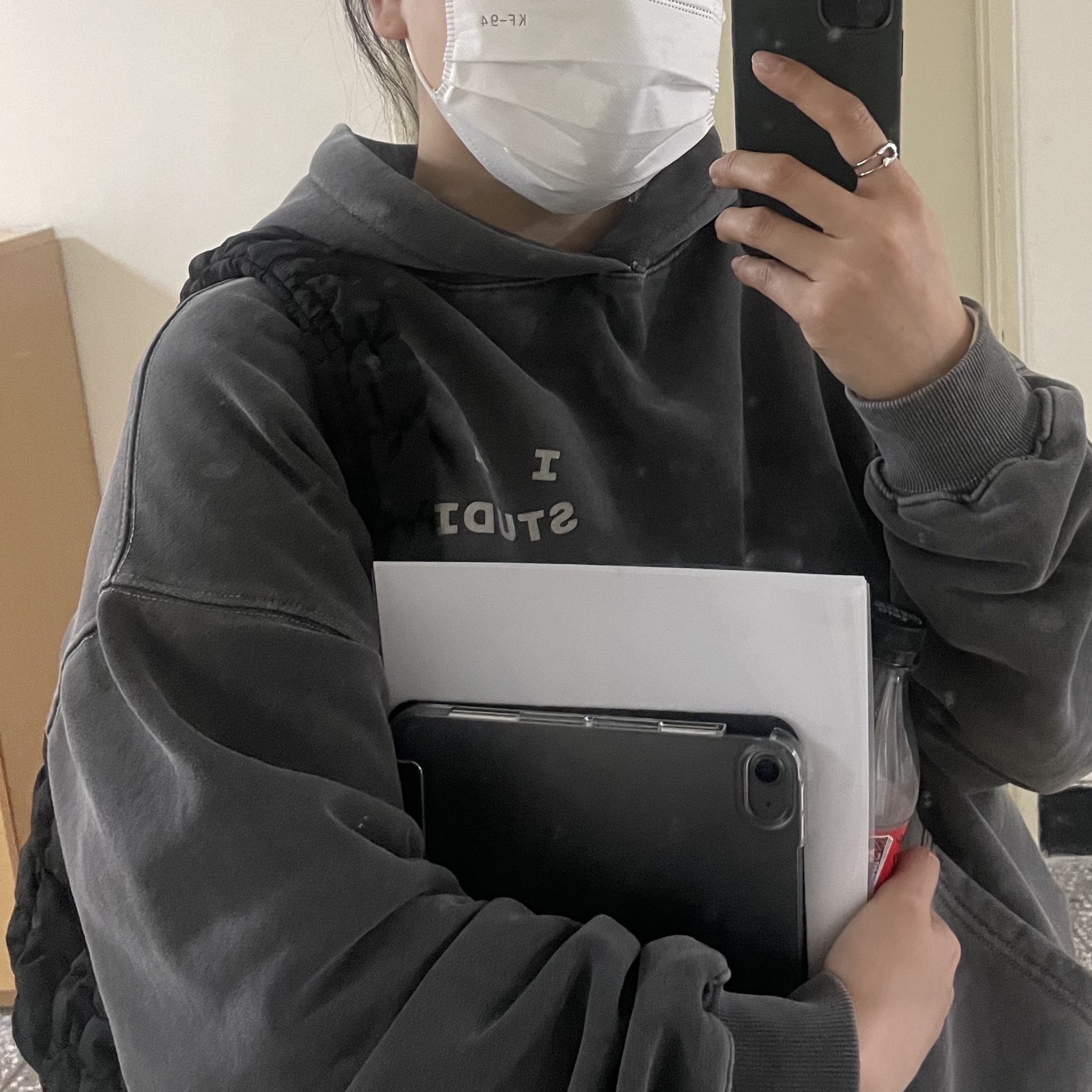 IAB Studio Pigment Hoodie Black 착용 스타일