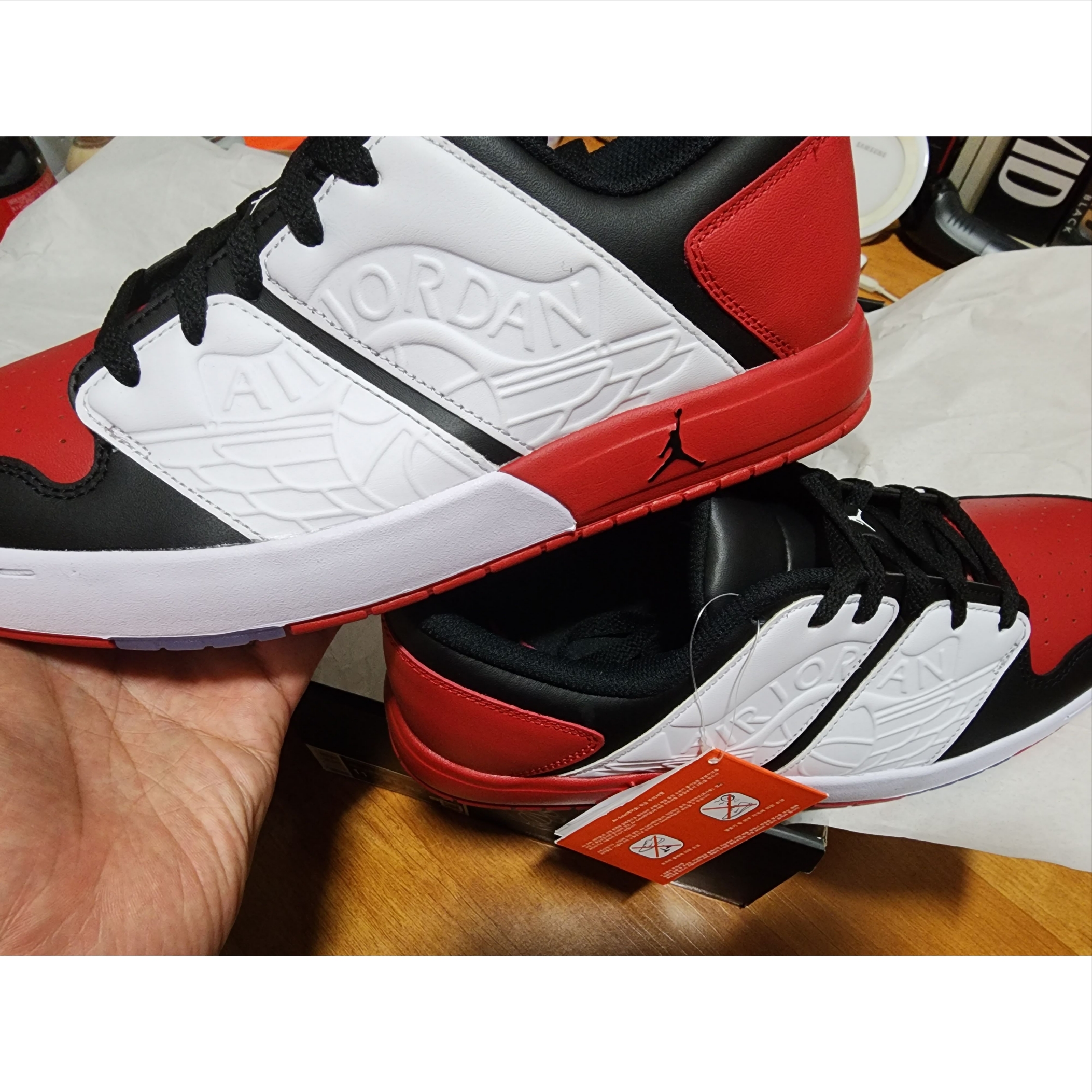 Jordan Nu Retro 1 Low Varsity Red 착용 스타일 - 2