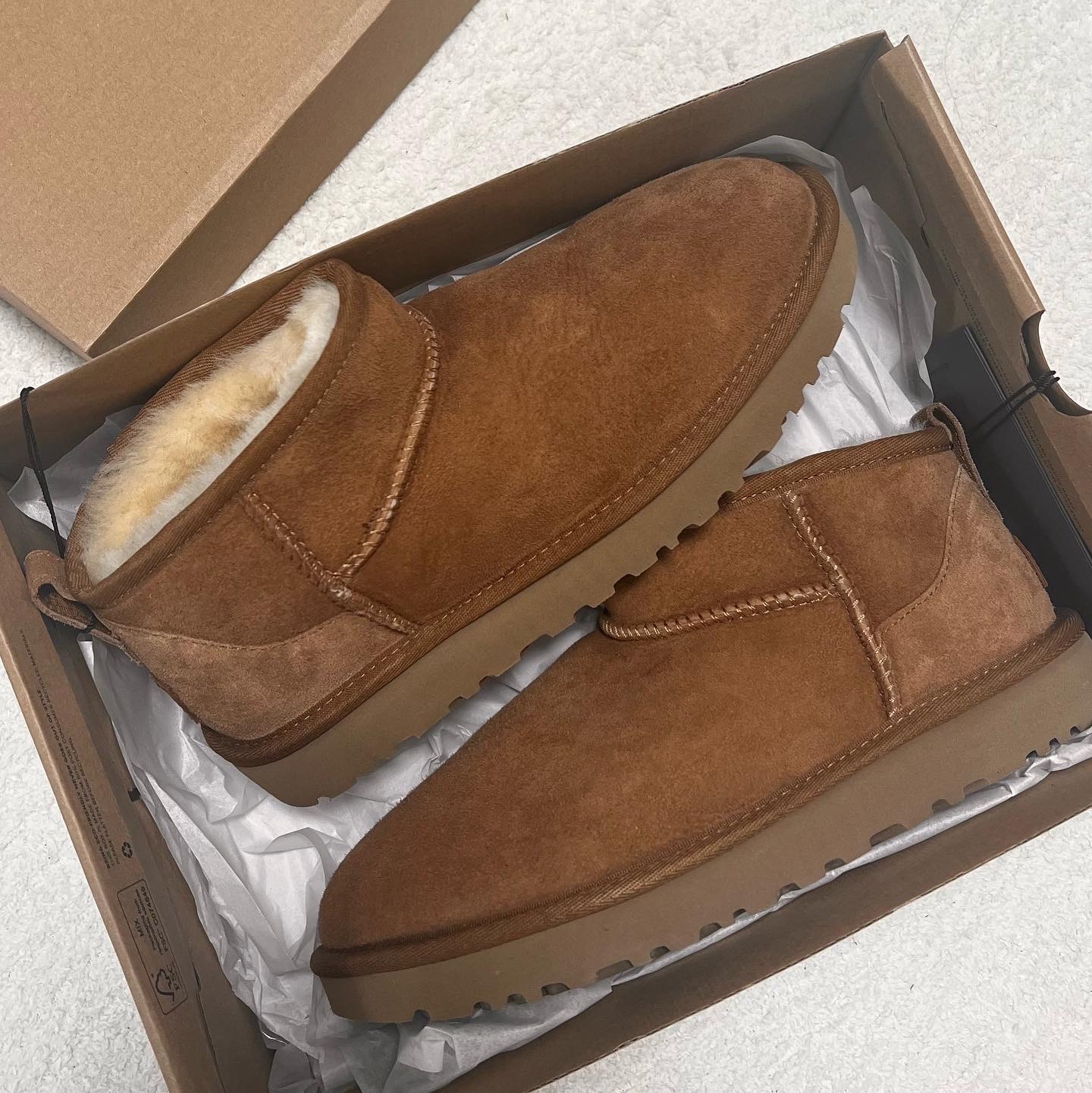 (W) UGG Classic Ultra Mini Boots Chestnut 착용 스타일