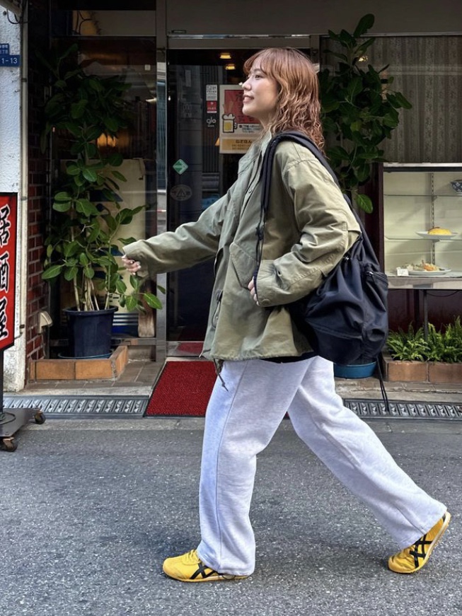 Onitsuka Tiger Mexico 66 Yellow Black 착용 스타일 - 1