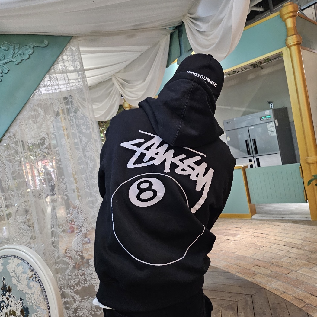 Stussy 8 Ball Zip Hoodie Black - 22SS, Zara Utility Pocket Pants Black 착용 스타일 - 3