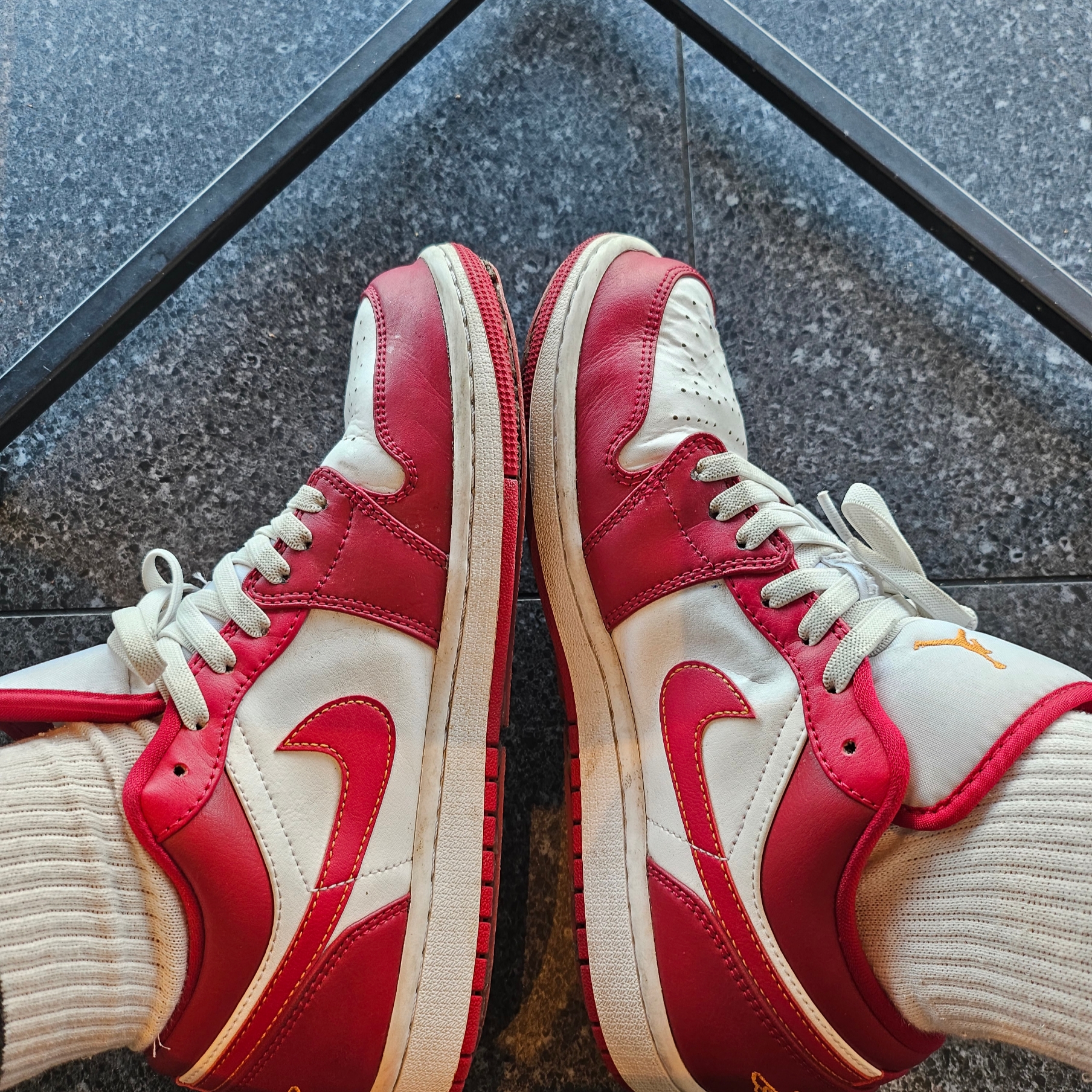 Jordan 1 Low Cardinal Red 착용 스타일
