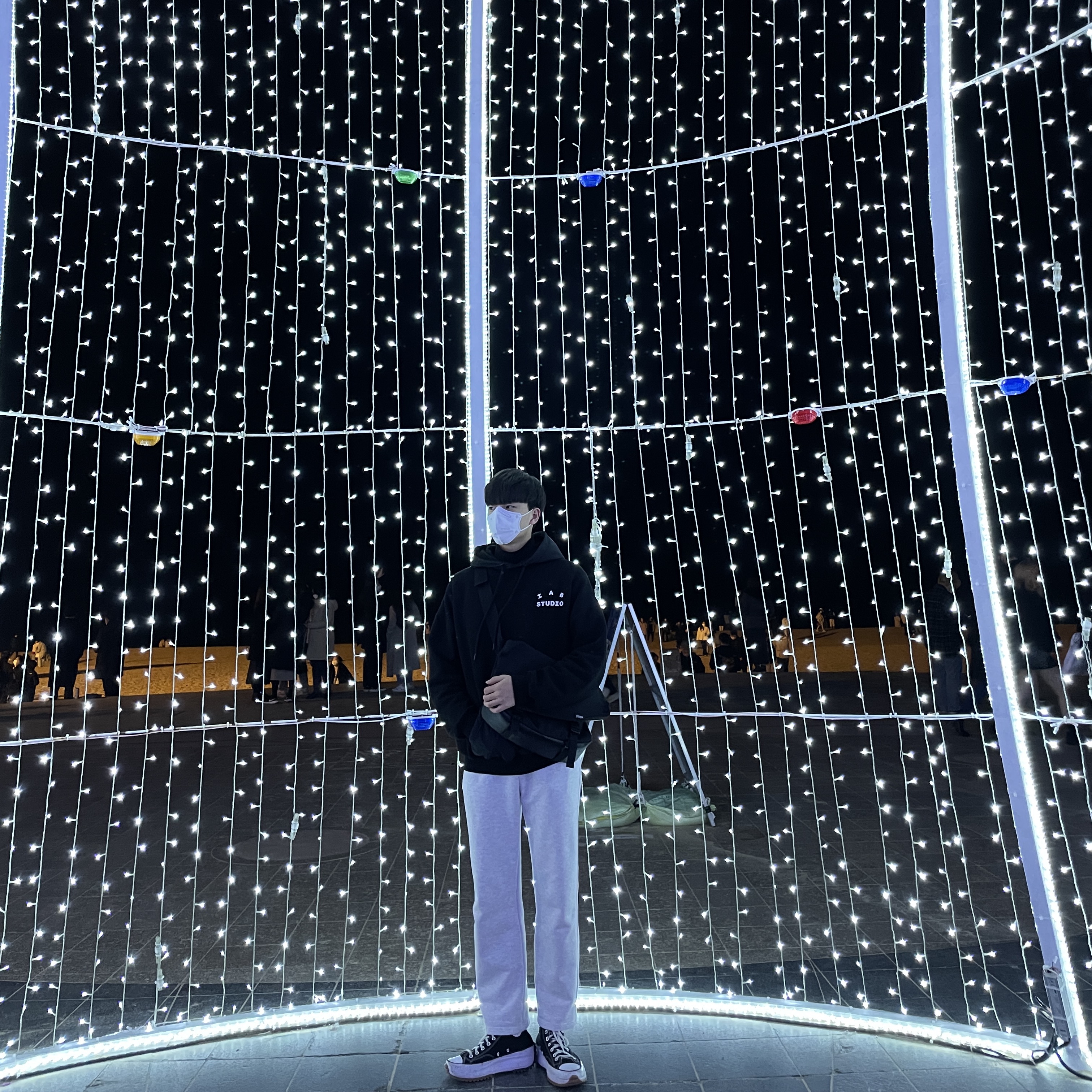 IAB Studio Woven Hoodie Black, Converse Run Star Hike Hi Black White Gum 착용 스타일 - 2