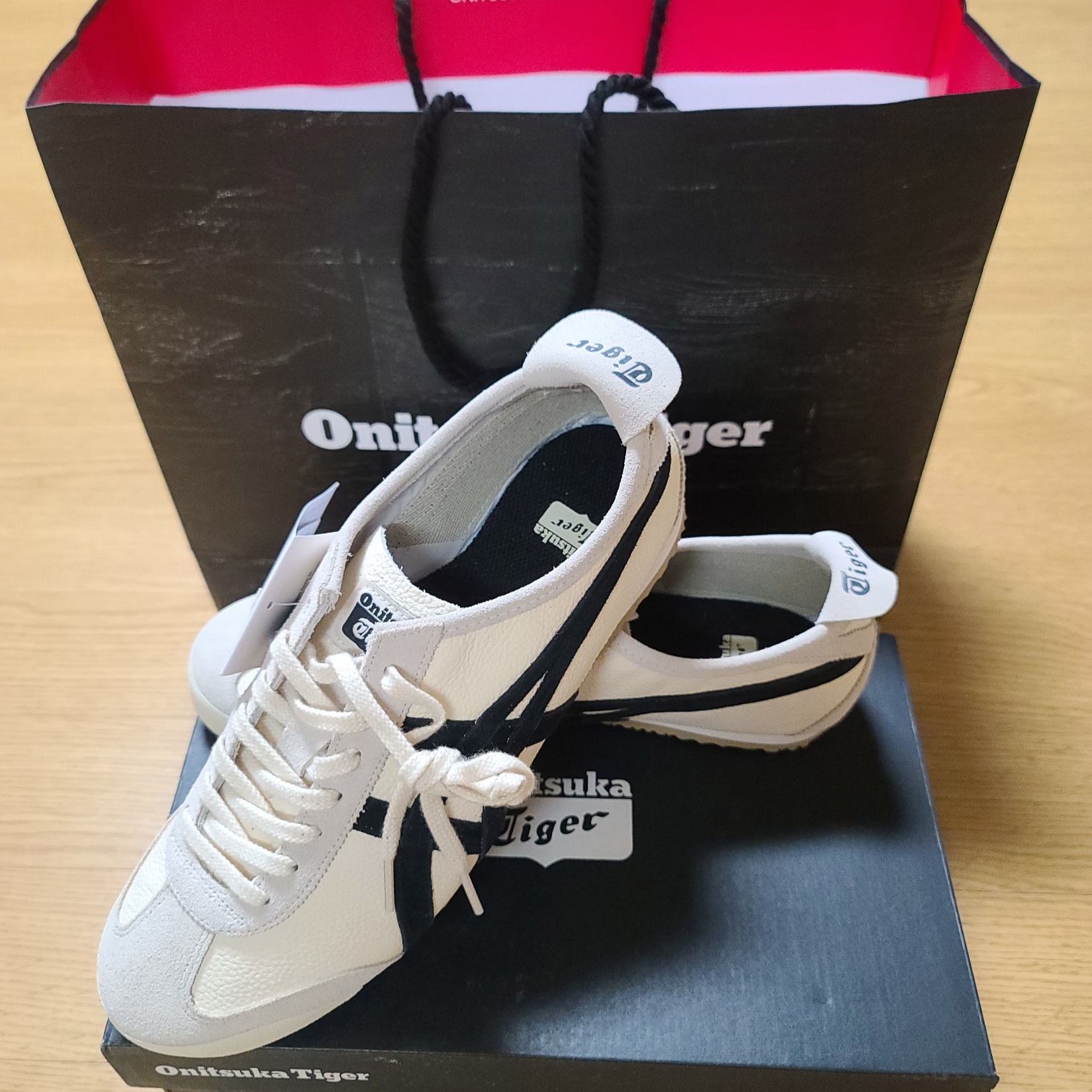 Onitsuka Tiger Mexico 66 Vintage White Black 착용 스타일 - 1
