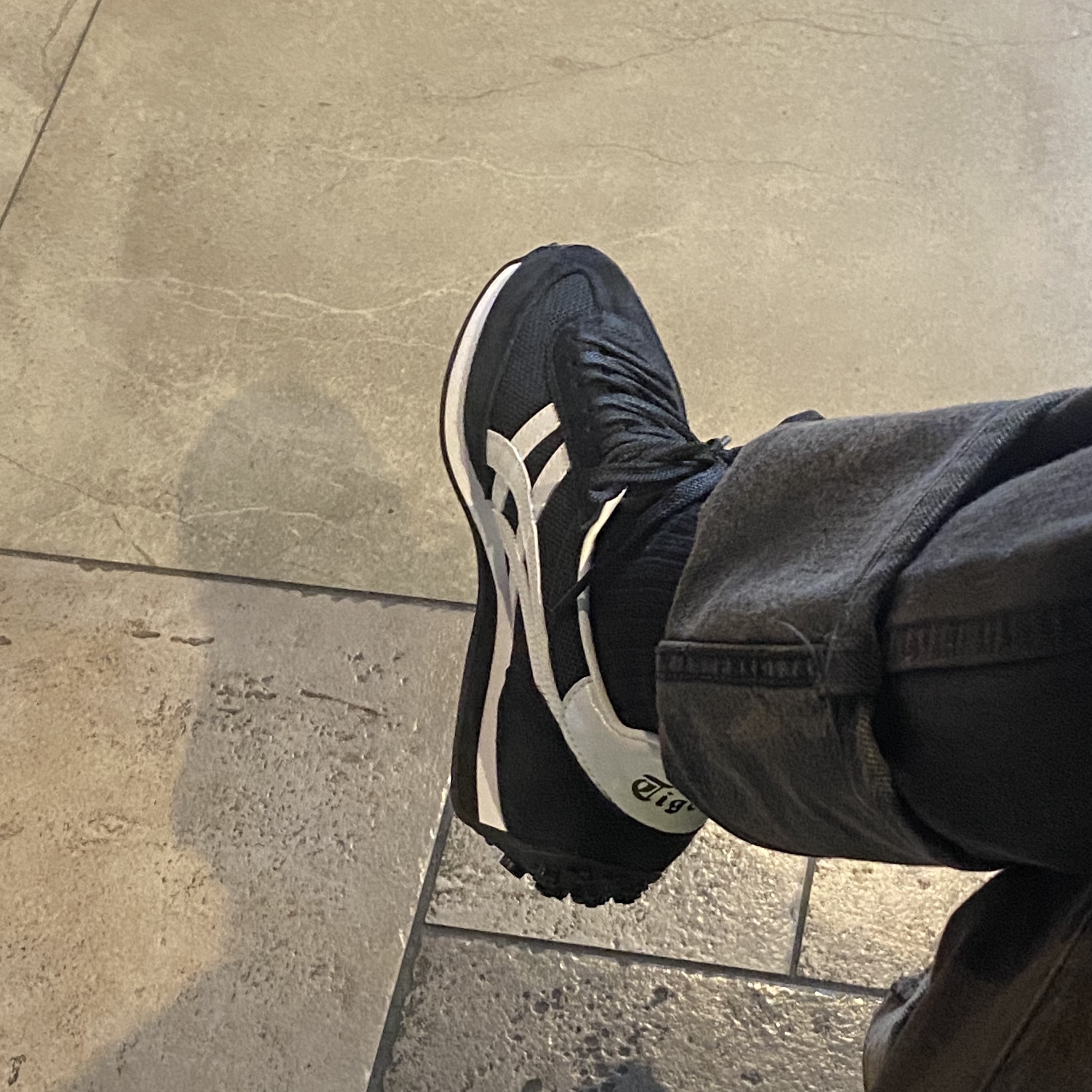 Onitsuka Tiger EDR 78 Black White 착용 스타일