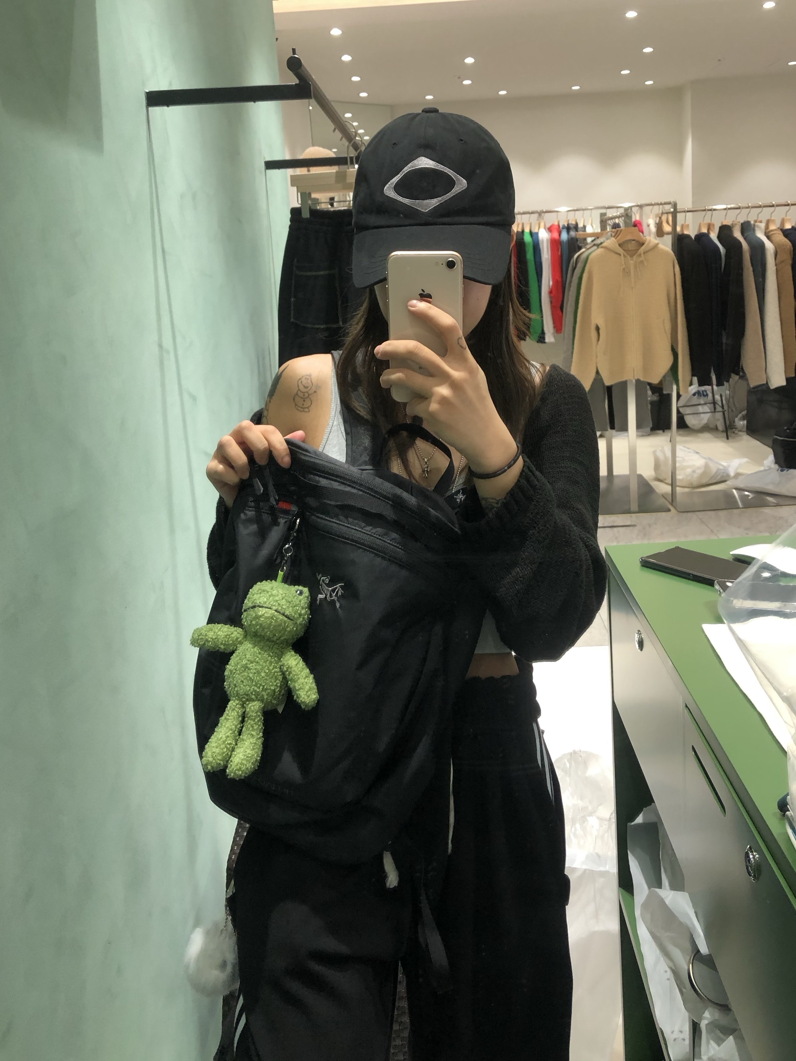 Arc'teryx Heliad 15 Backpack Black 착용 스타일