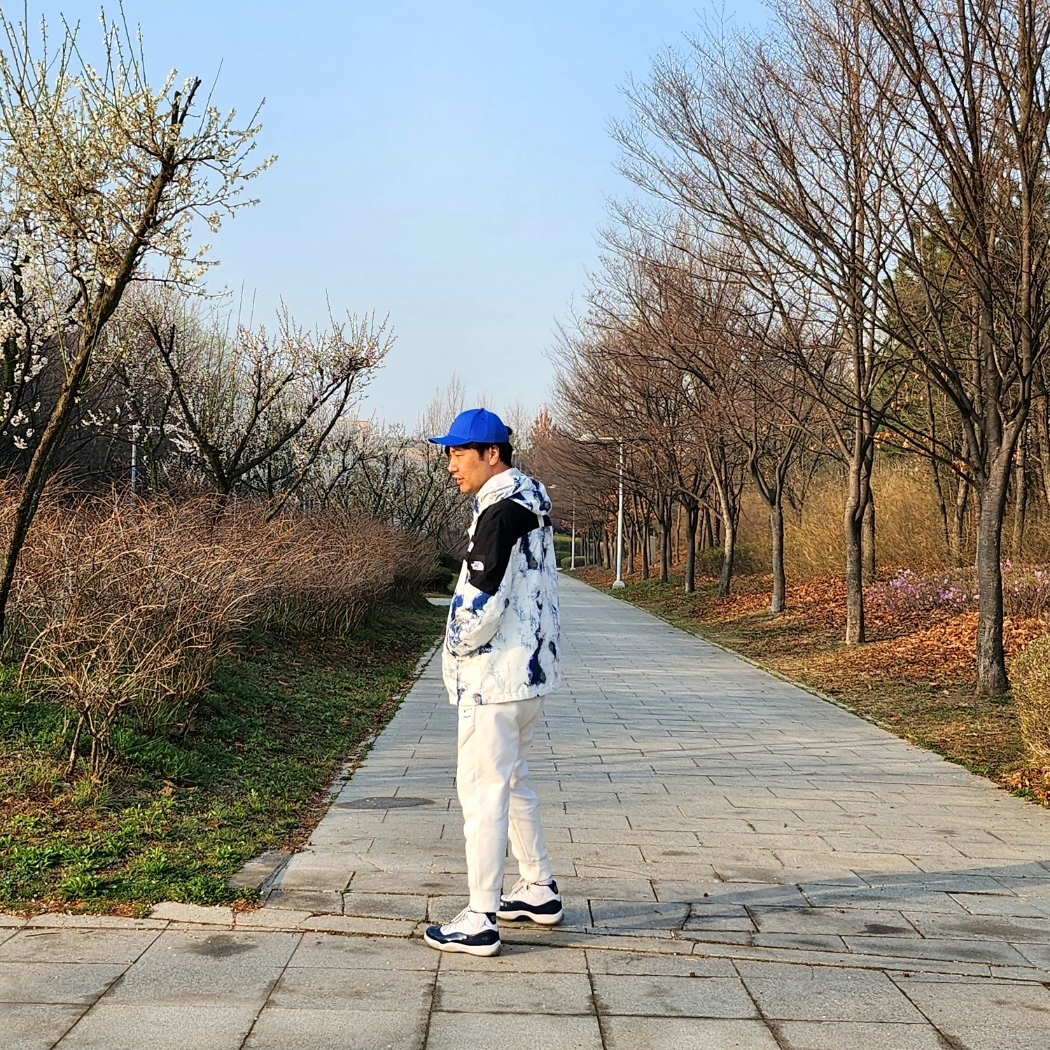 Jordan 11 Retro Win Like 82 UNC, Puma x AMI Low Curve Cap Dazzling Blue 착용 스타일