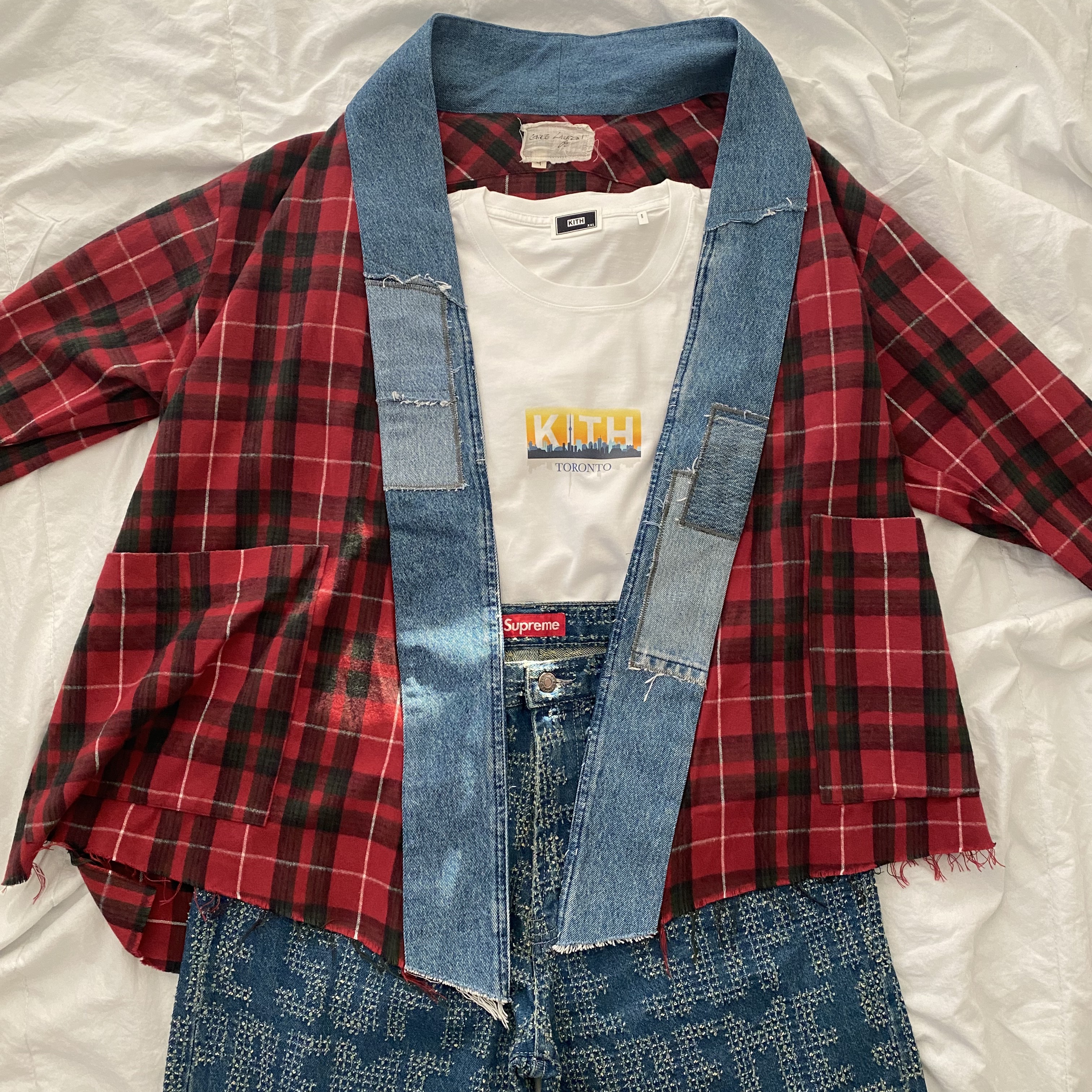 Supreme Needle Punch Regular Jean Washed Blue - 23FW 착용 스타일