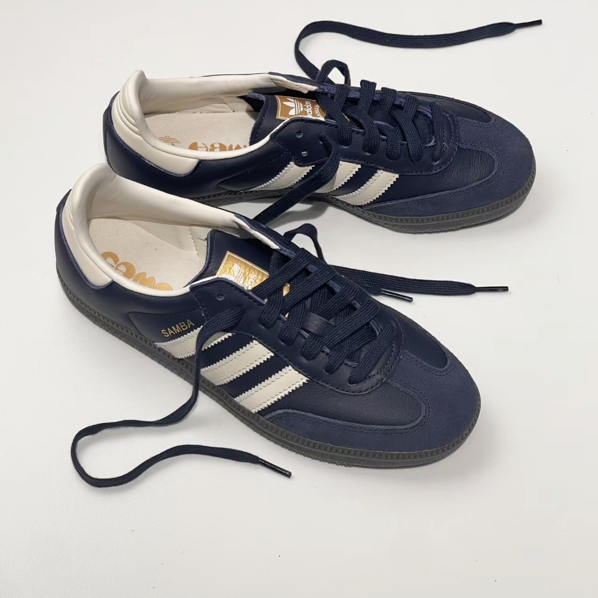 Adidas Samba OG Night Navy Cream White 착용 스타일 - 2
