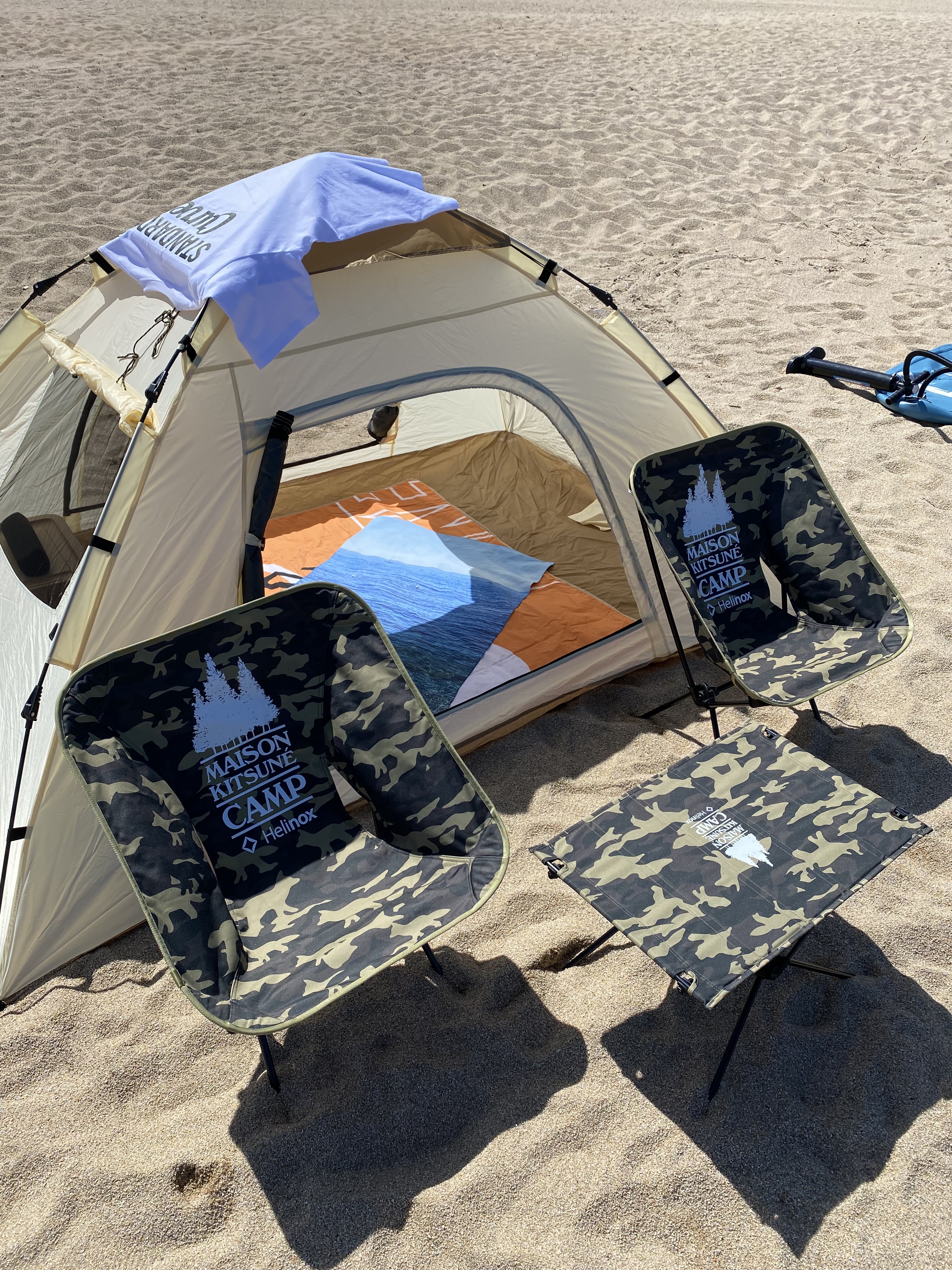 Helinox x Maison Kitsune Chair L MK Camo, Helinox x Maison Kitsune Table M MK Camo 착용 스타일 - 3