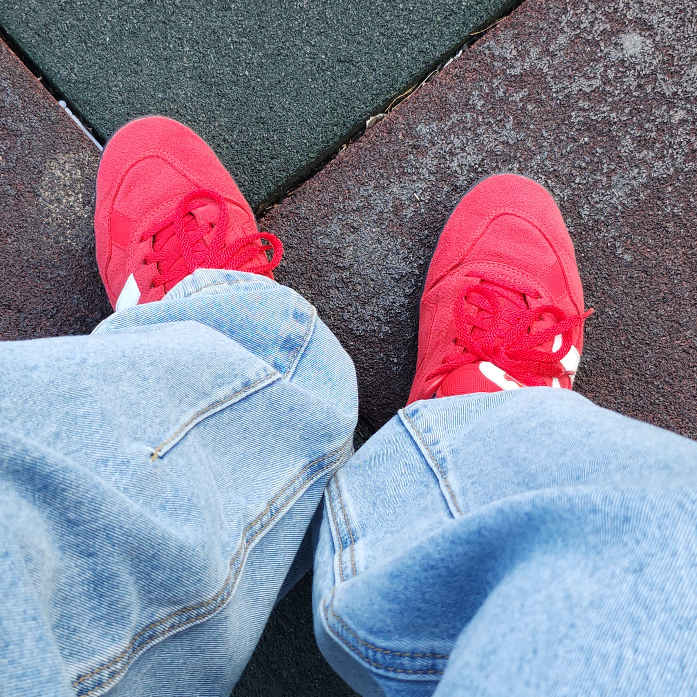 Adidas x Mark Gonzales Aloha Super Scarlet 착용 스타일 - 1
