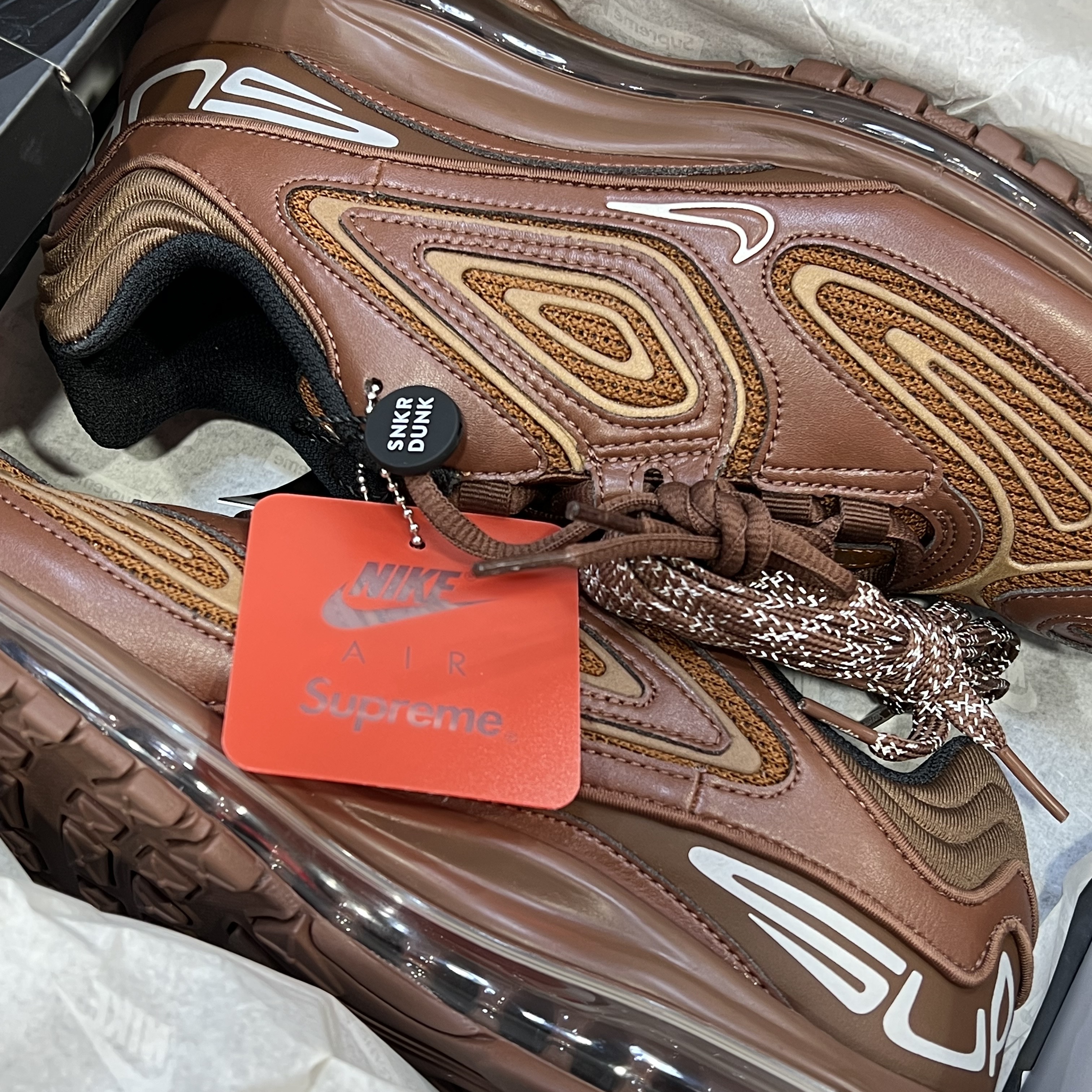 Nike x Supreme Air Max 98 TL Brown 착용 스타일