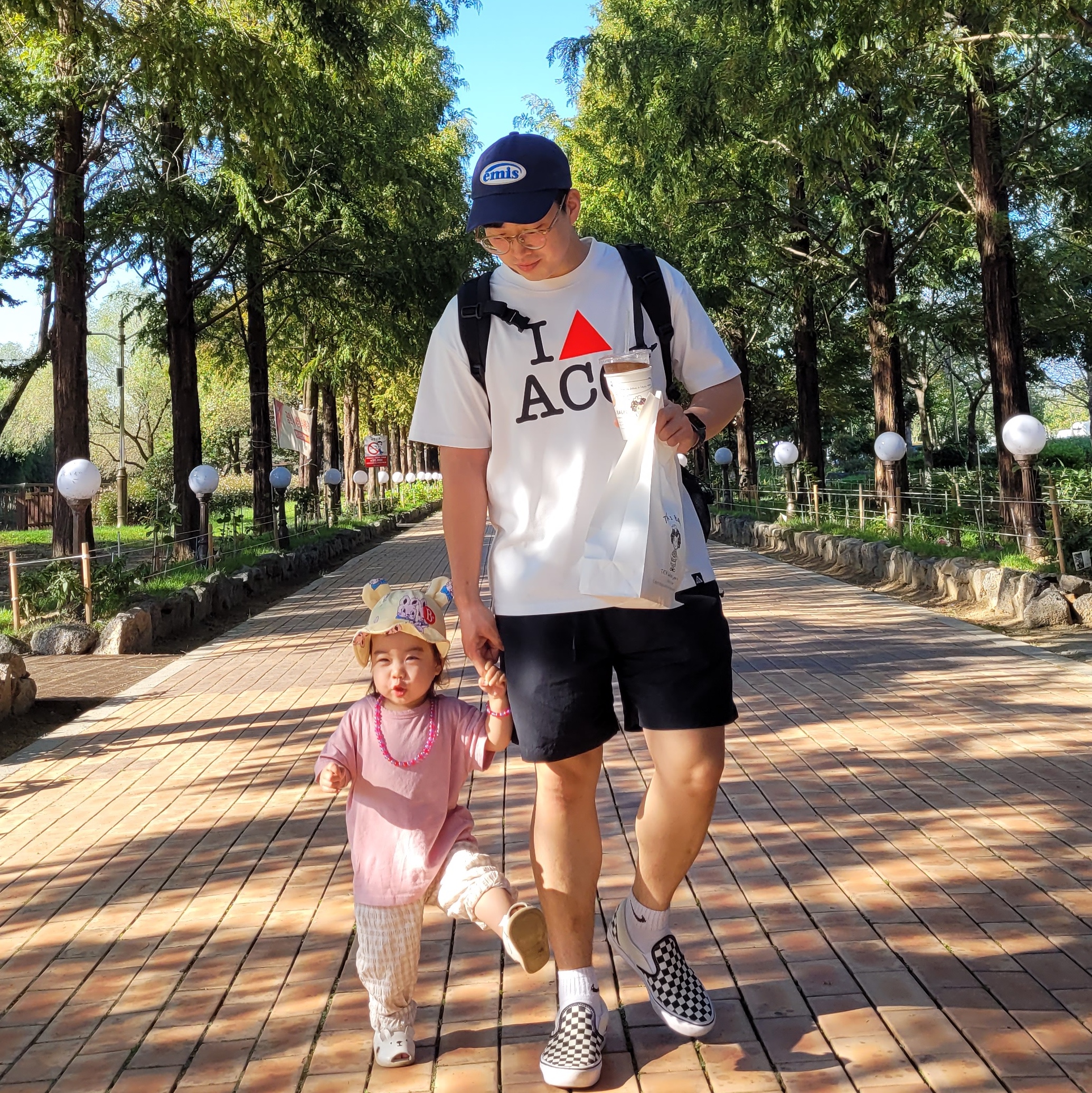 Emis Wappen Ball Cap Navy, Nike NRG Heart ACG T-Shirt White - Asia 착용 스타일